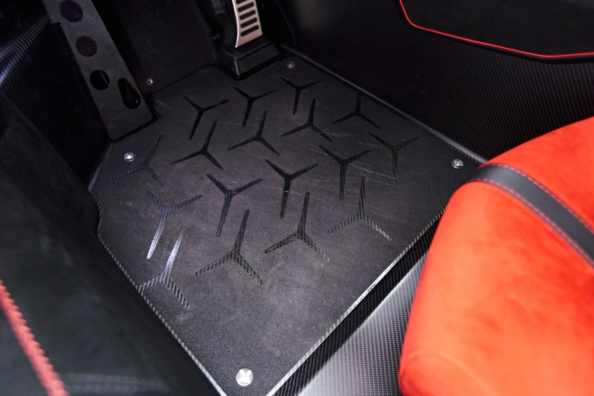 mph050_1795513134_Used_2019_Lamborghini_Aventador_SVJ_Base_1660667121_a50d761722
