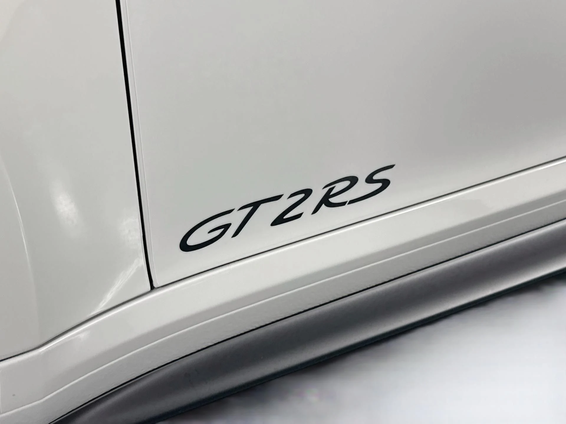 mph050_1836293353_Used_2018_Porsche_911_GT_2_RS_1790873186_d4d9c38a33