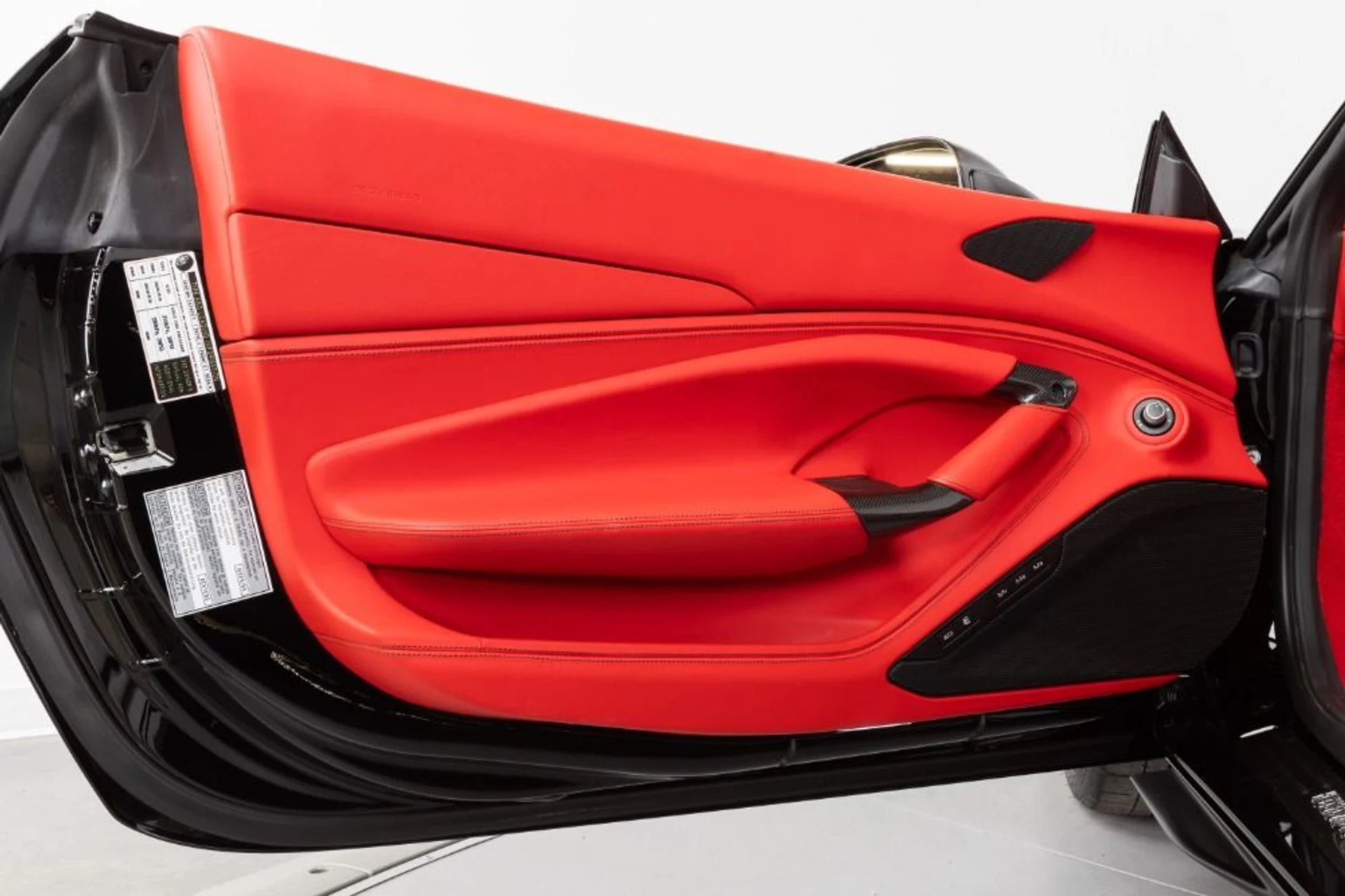 mph050_1853619597_Used_2021_Ferrari_F8_Spider_4cd4b043c9