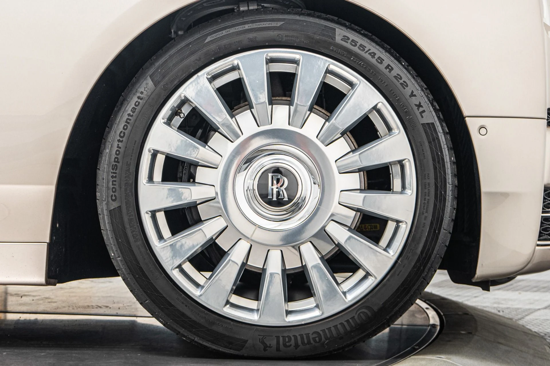 mph050_1865859033_Used_2019_Rolls_Royce_Phantom_The_Phantom_Package_Two_Tone_Paint_Bespoke_Audio_1785353671_29b89e5b61
