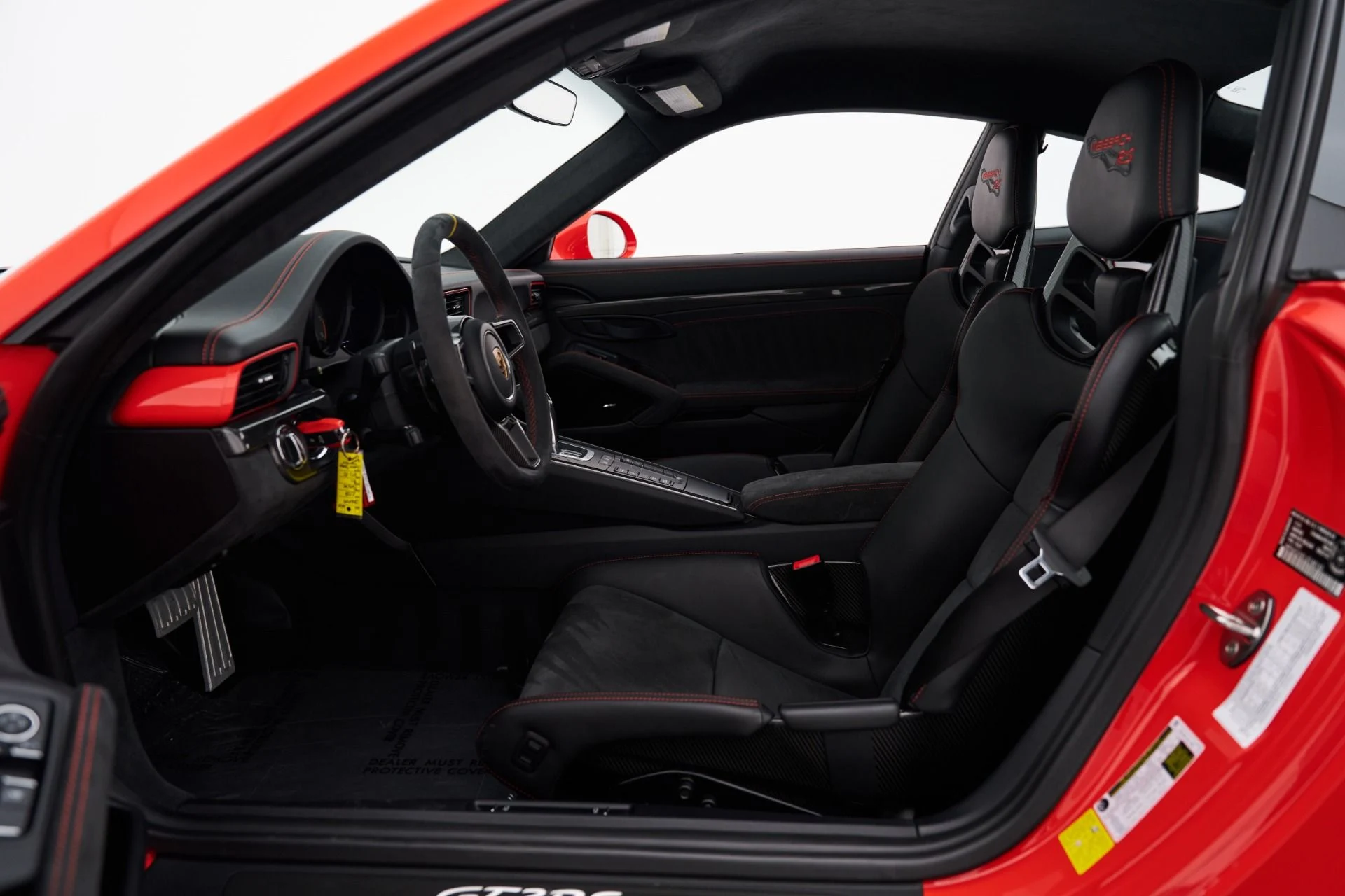 mph050_1896747902_Used_2018_Porsche_911_GT_2_RS_1792687217_69471753a4