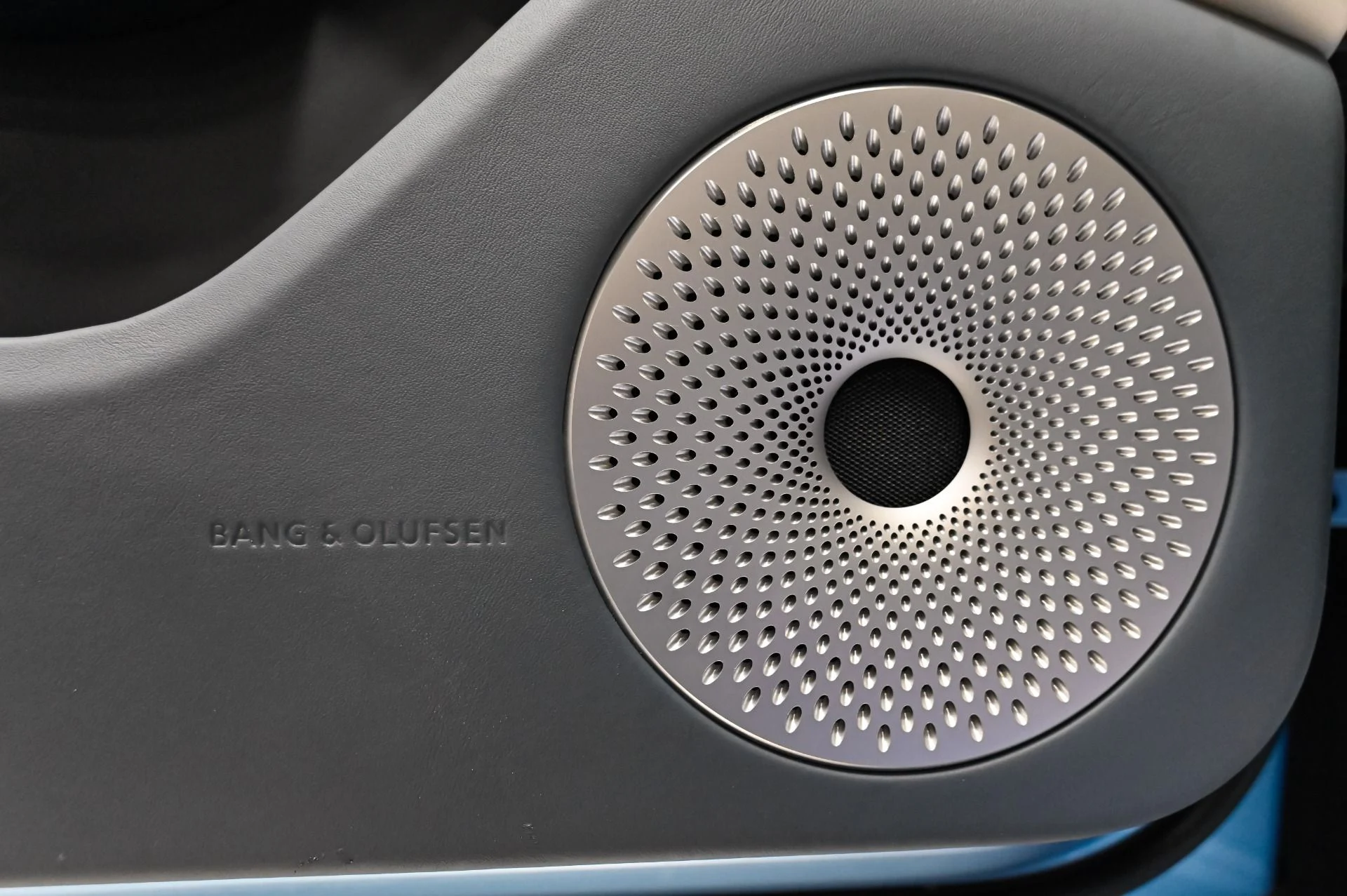 mph050_1896871126_Used_2022_Bentley_Flying_Spur_V8_1790876824_85232cc481