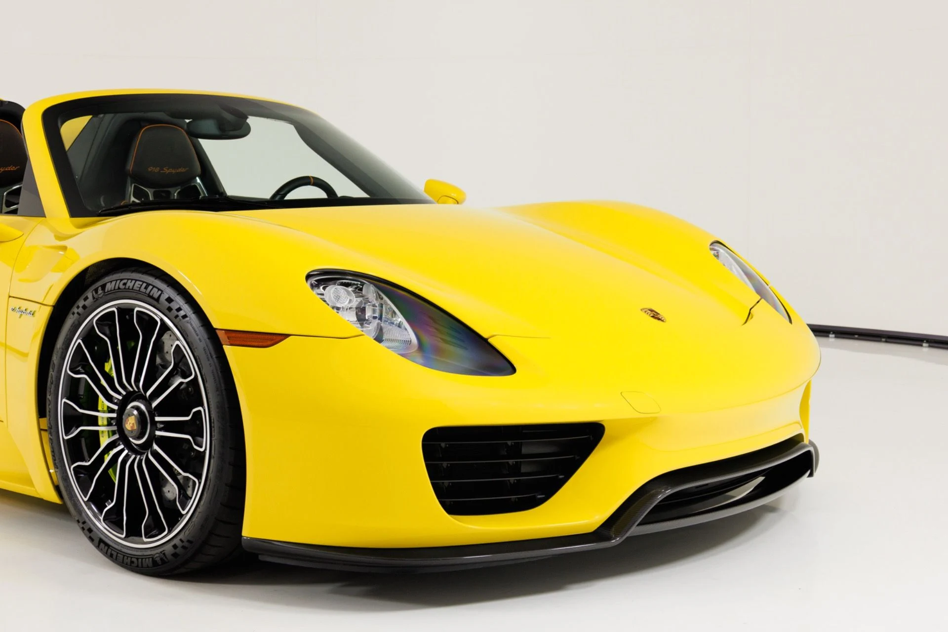 mph050_189927066_Used_2015_Porsche_918_Spyder_1789427638_078c3dc3ae