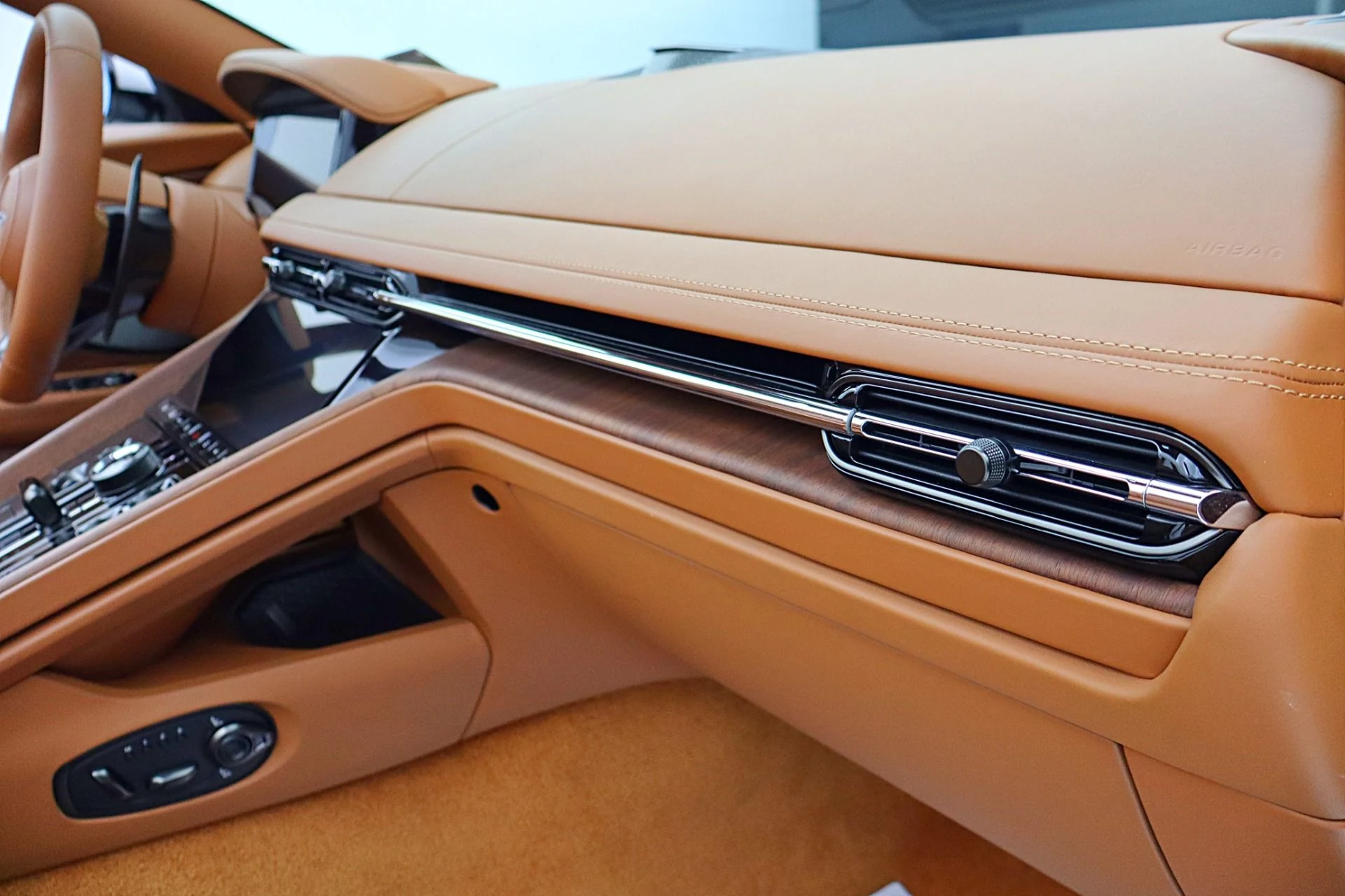 mph050_1913523568_Used_2024_Aston_Martin_DB_12_Volante_224773836a