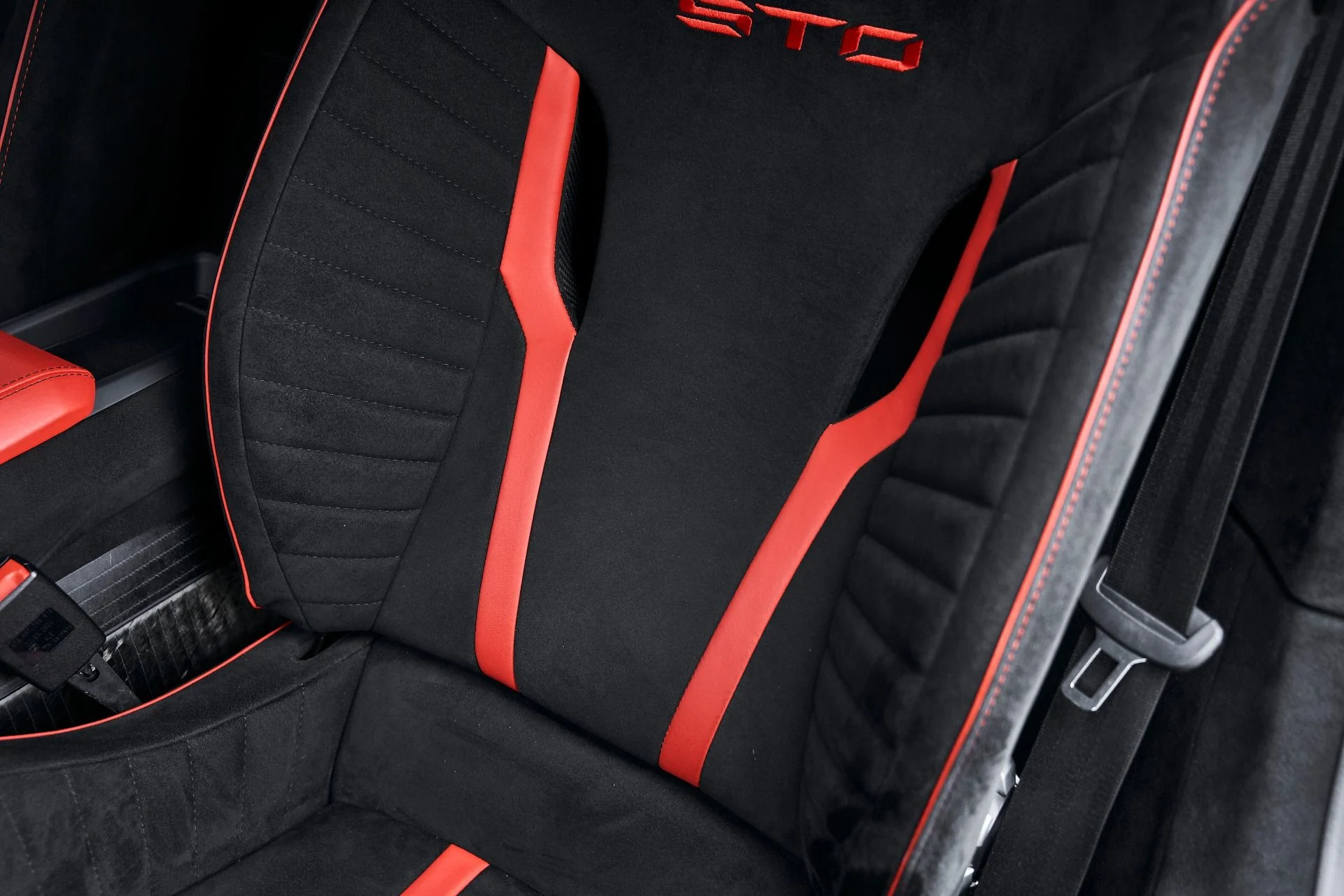 mph050_1914527847_Used_2022_Lamborghini_Huracan_STO_Base_1771294599_26c1e2f759