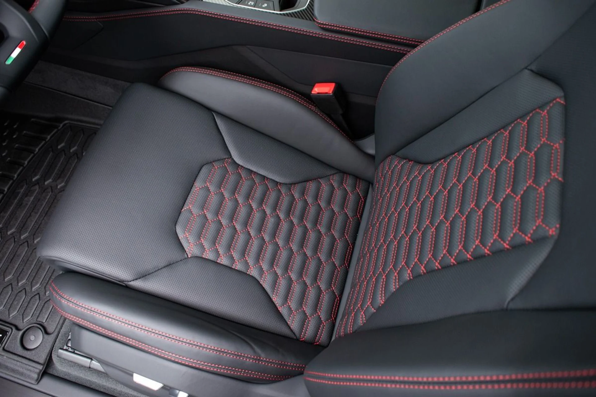 mph050_1930553144_Used_2024_Lamborghini_Urus_S_1736004526_757a9933f5