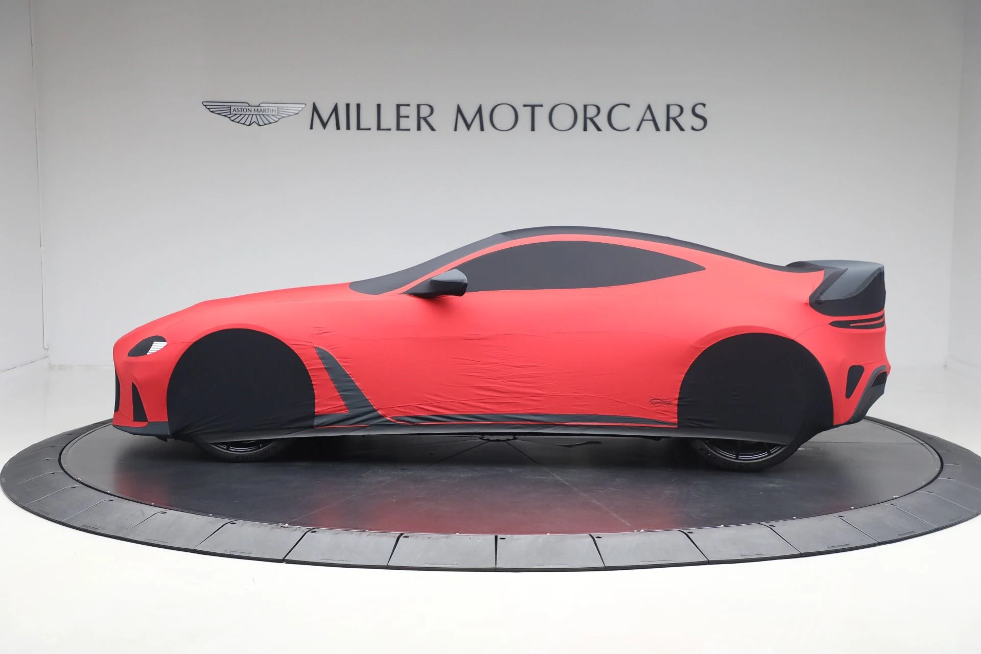mph050_1939501487_Used_2023_Aston_Martin_Vantage_V12_a4a7a4df00