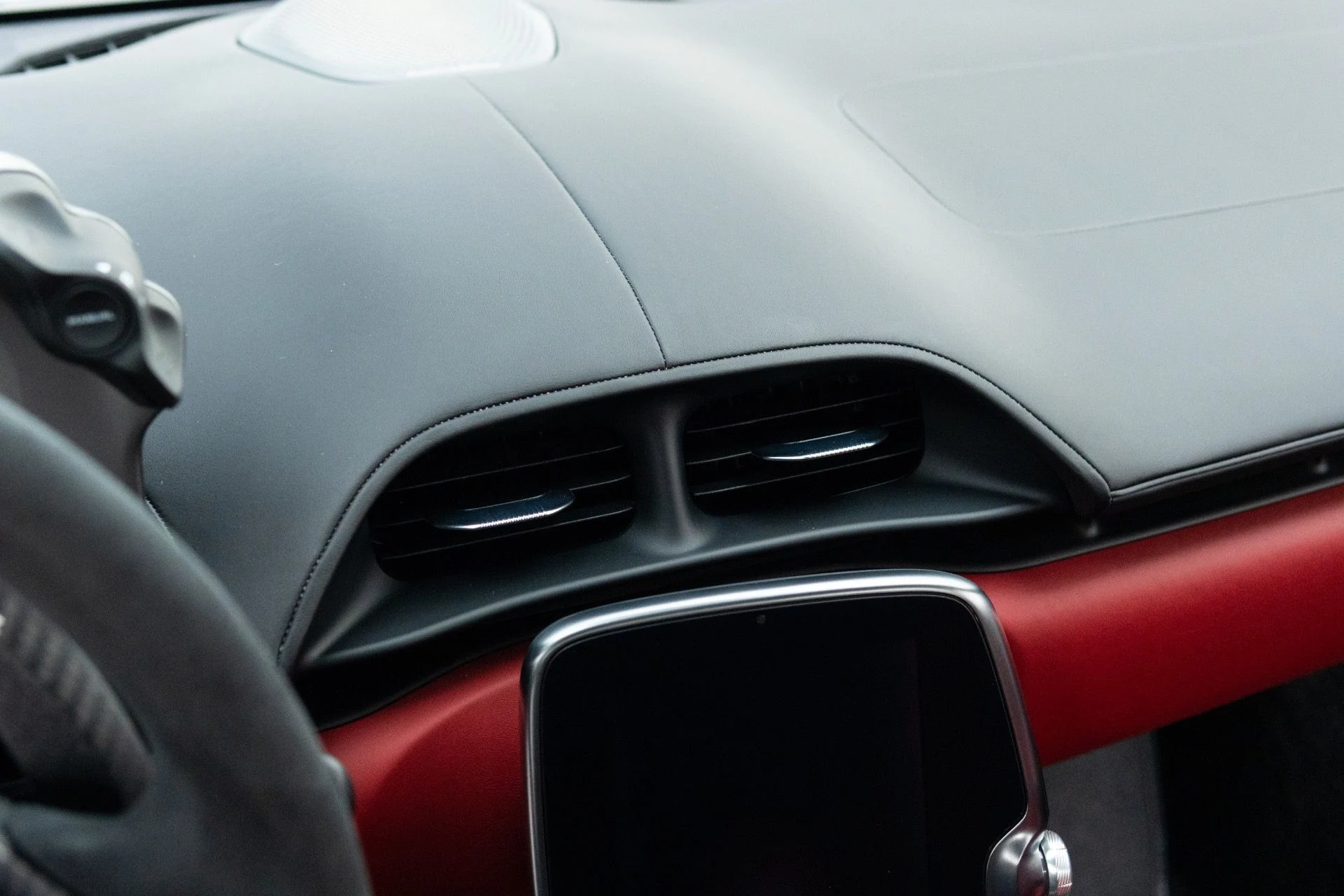 mph050_1960705836_Used_2023_Mc_Laren_Artura_1776712926_77c3b843a5