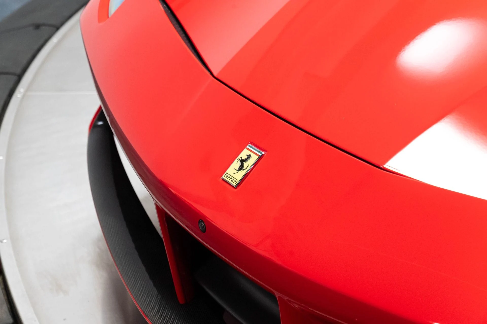 mph050_1963839185_Used_2018_Ferrari_488_Spider_1786656638_55dee9abae