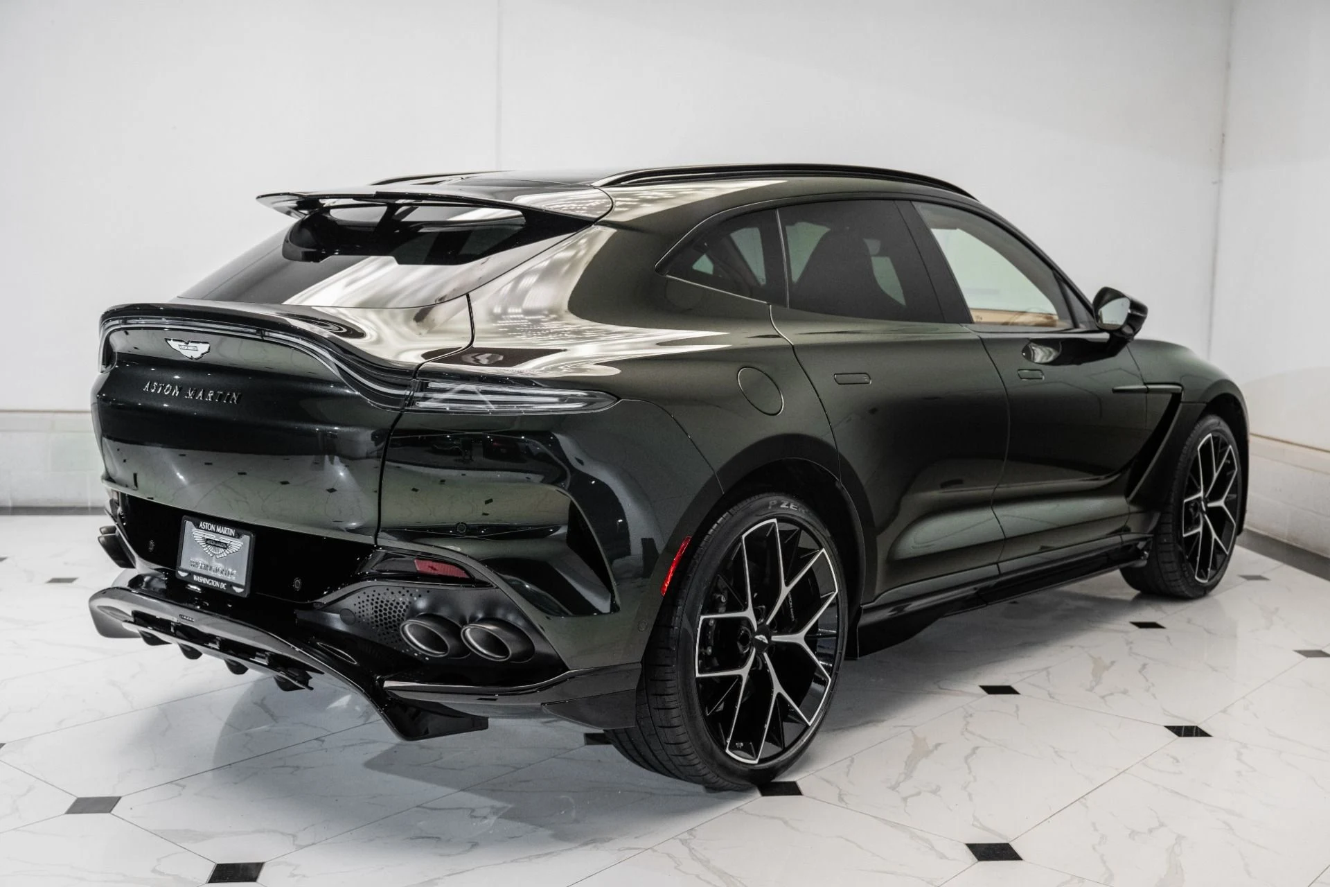mph050_1972748608_New_2026_ASTON_MARTIN_DBX_707_1759283914_725d0ff633