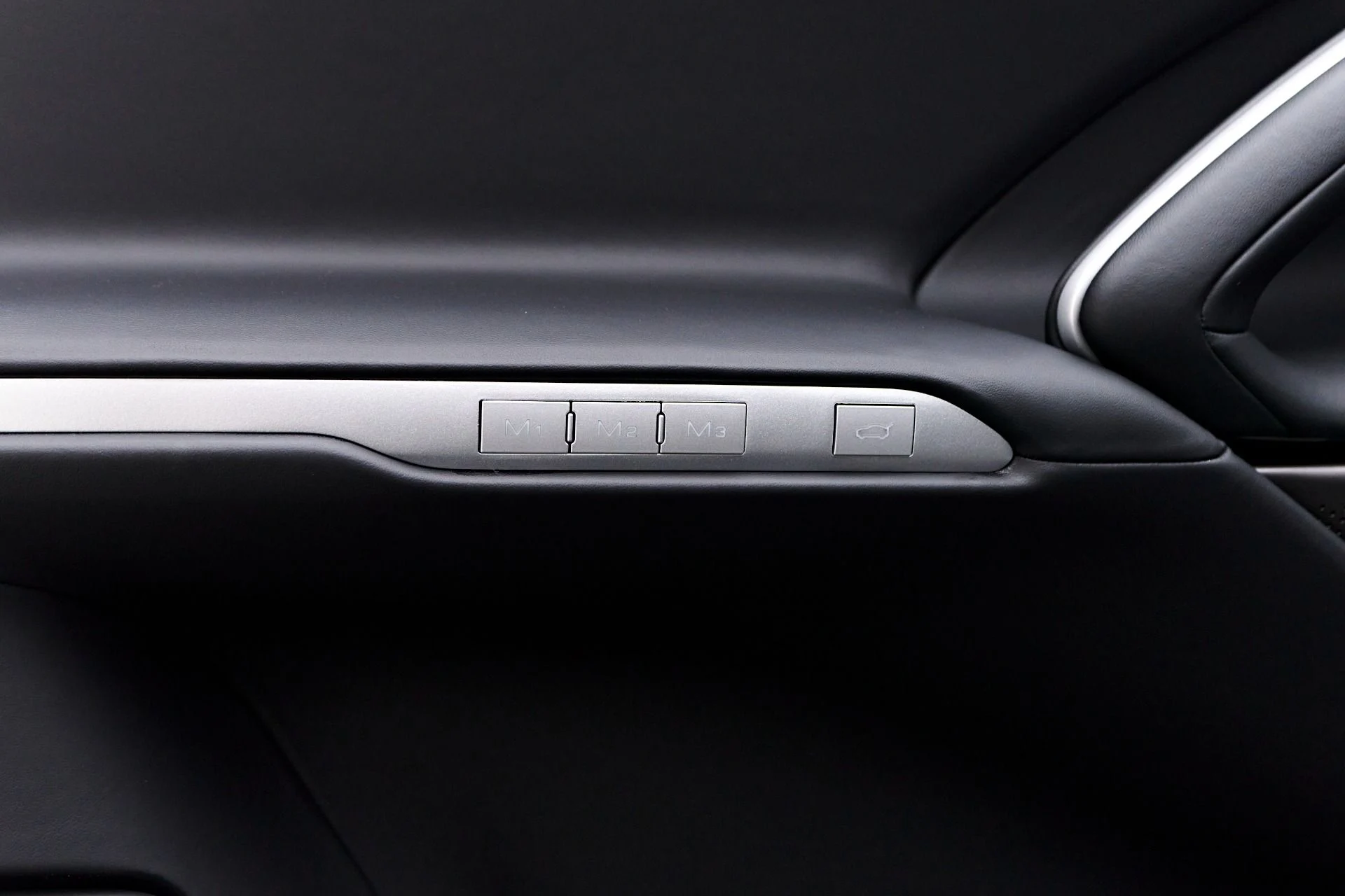 mph050_1993742047_Used_2024_Ferrari_Purosangue_Base_1757201181_b2a3a52390