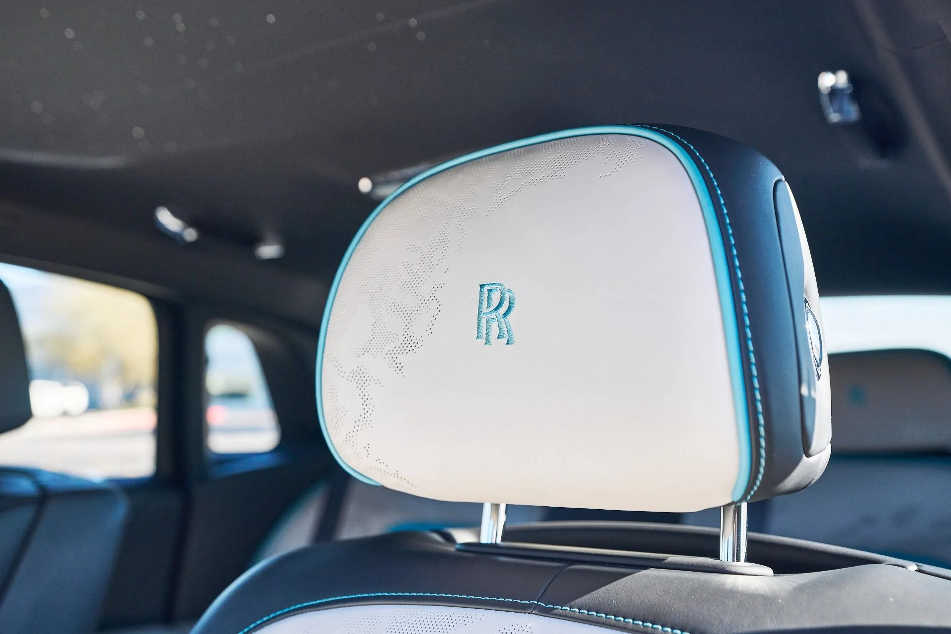 mph050_200759353_Used_2025_Rolls_Royce_Ghost_Base_1765592239_261c503dfb