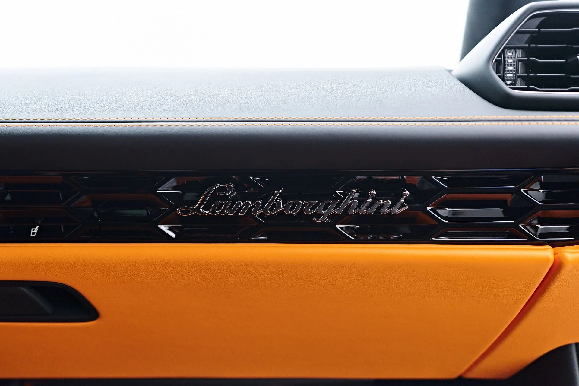 mph050_2009595977_Used_2022_Lamborghini_Huracan_EVO_Base_1755812444_add271b2da