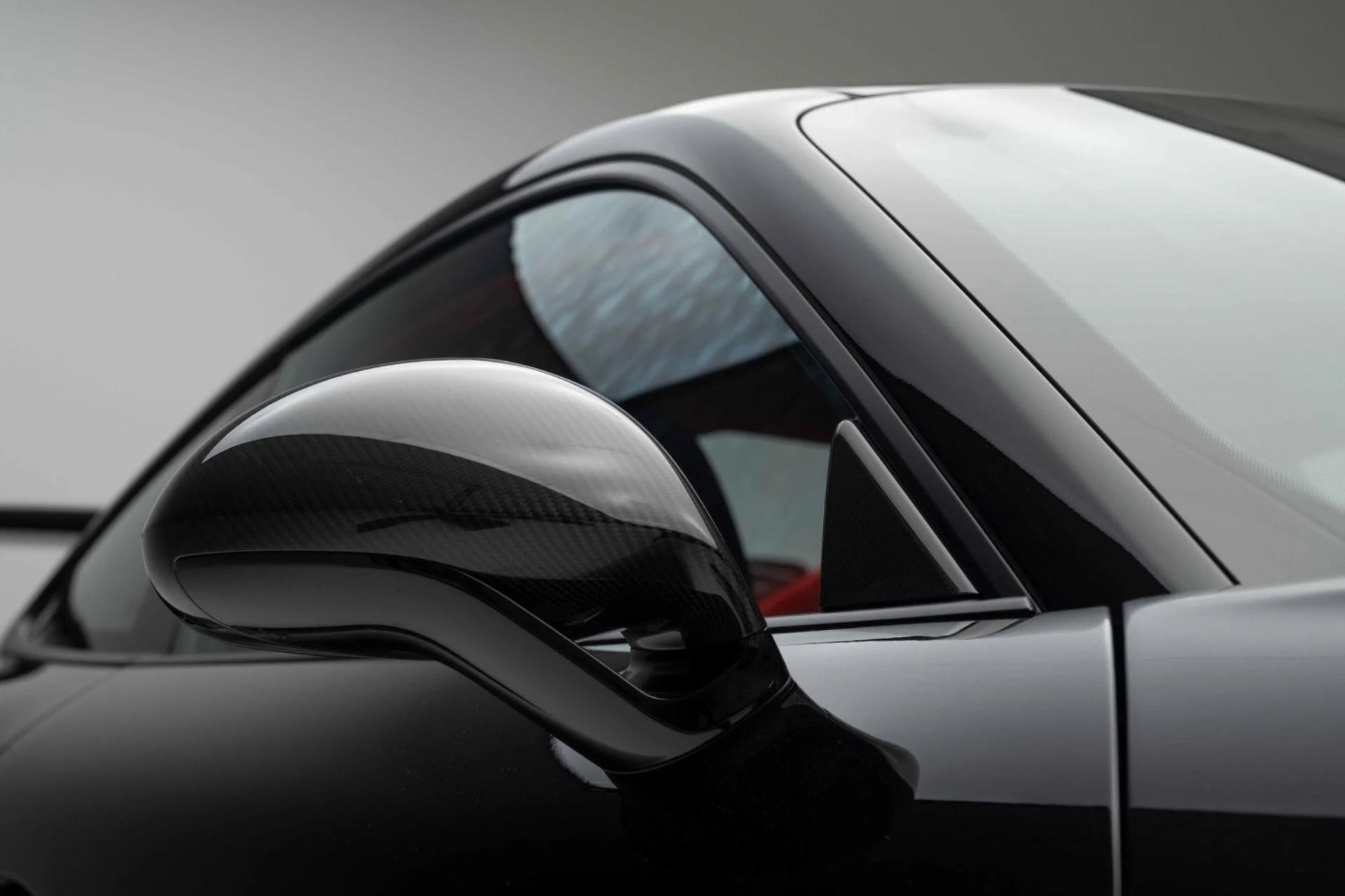 mph050_2046485738_Used_2018_Porsche_911_GT_2_RS_1774025668_77d4f1ea46