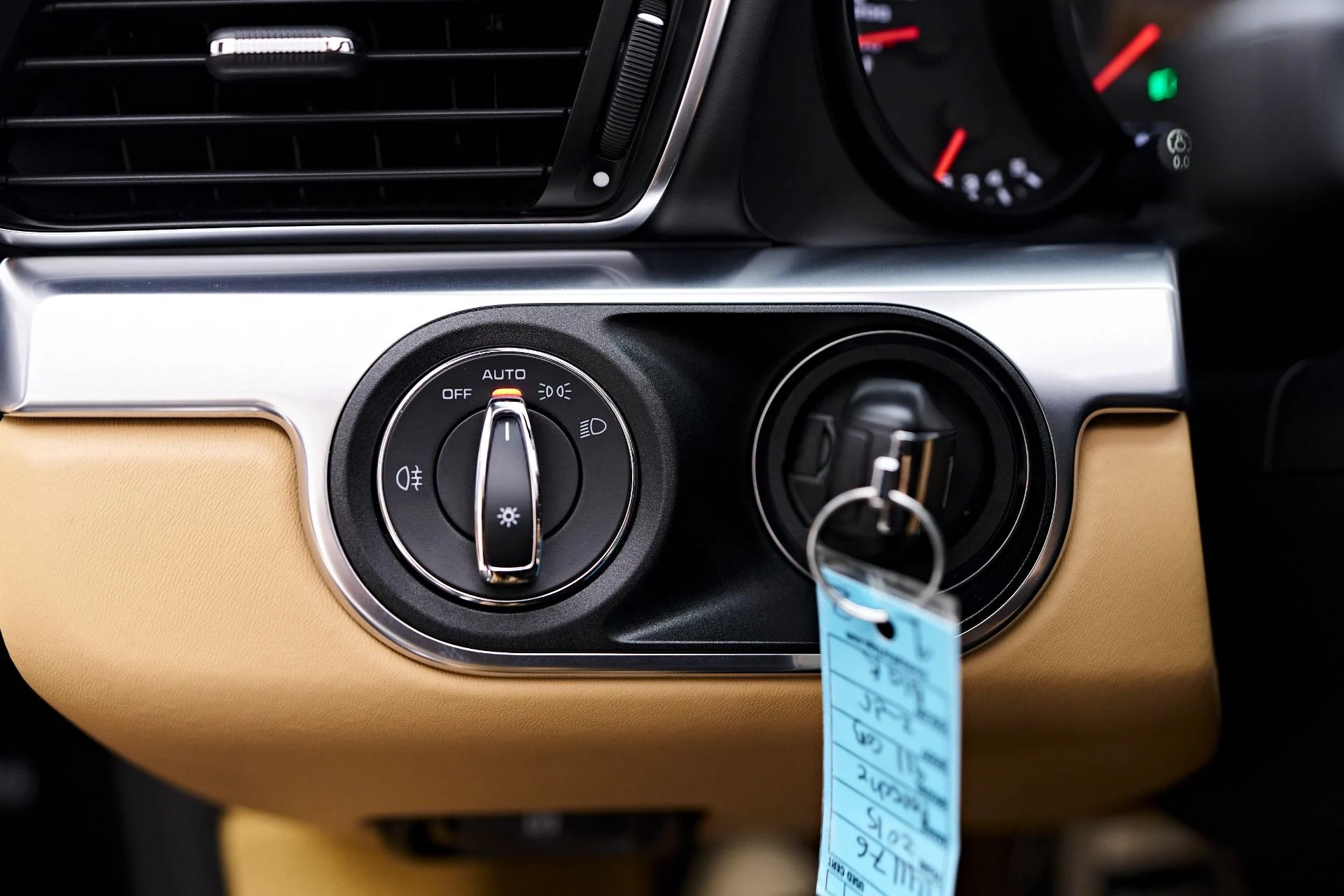 mph050_2046759732_Used_2015_Porsche_911_Carrera_1752707667_3b7222d642