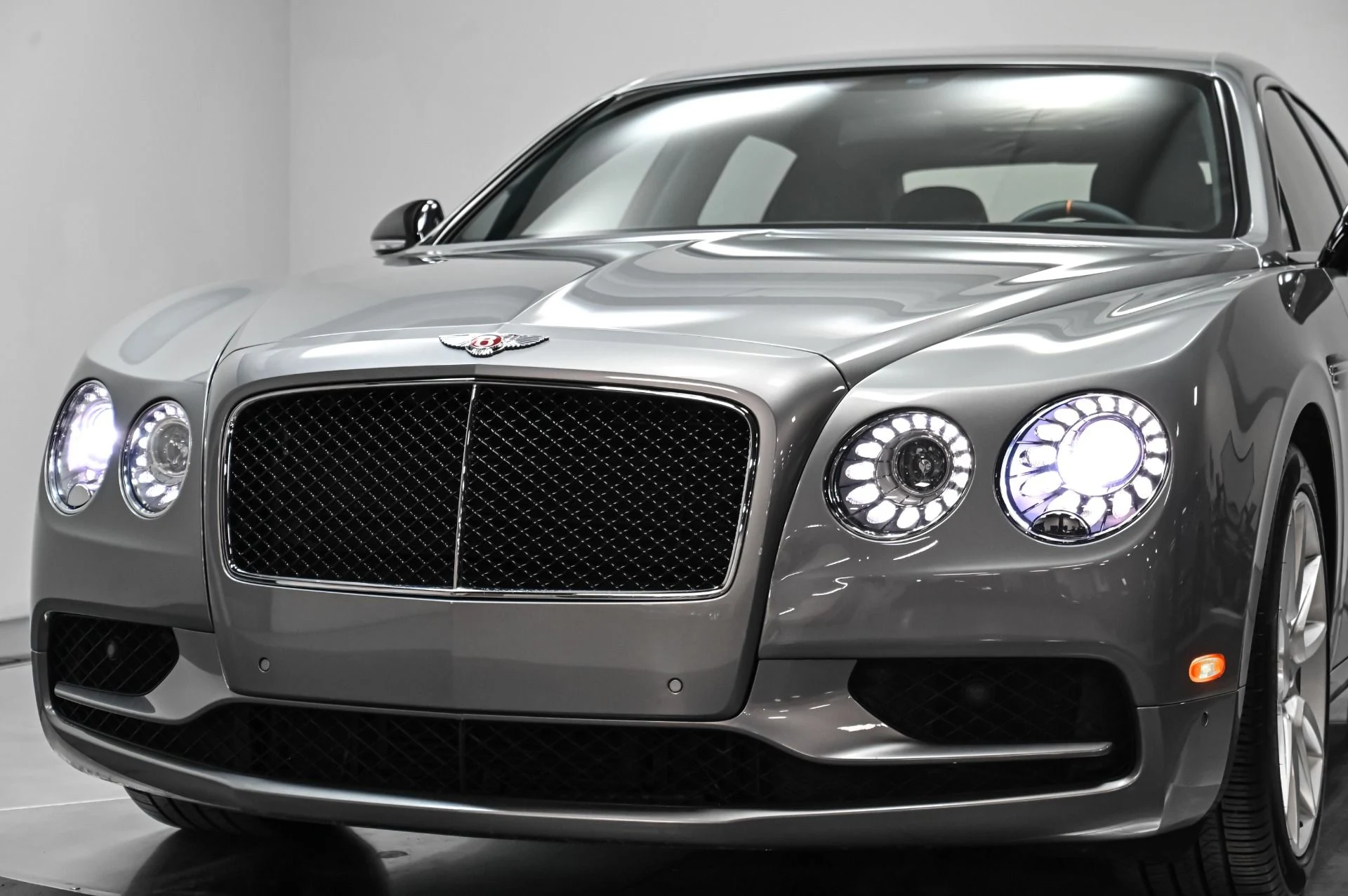 mph050_2048755986_Used_2018_Bentley_Flying_Spur_V8_S_1754506017_a5a69bad79