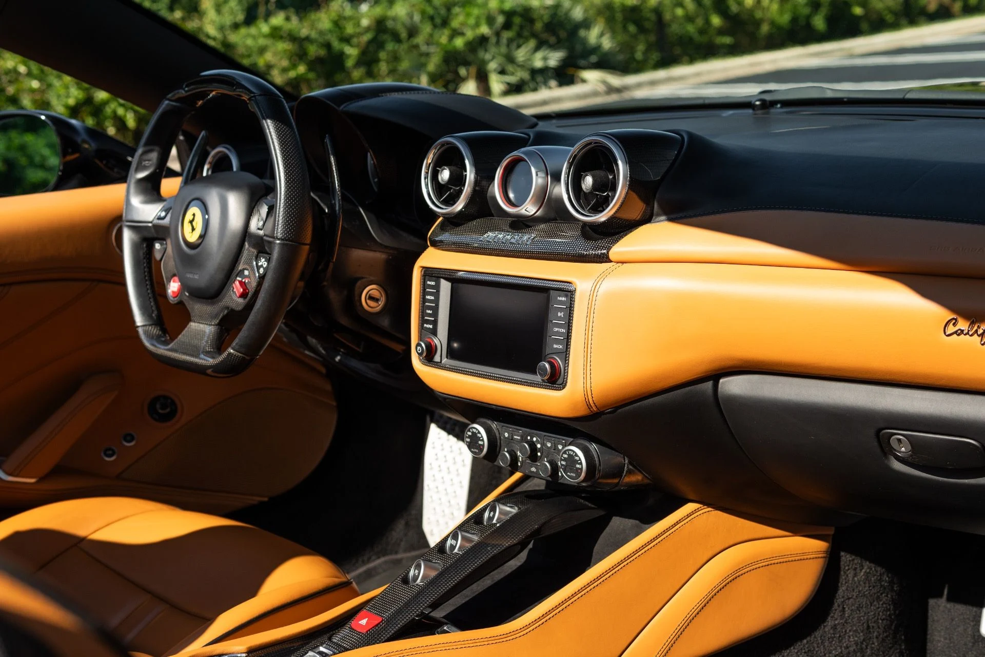 mph050_2062056198_Used_2017_Ferrari_California_T_1767065452_cd9a5341fe