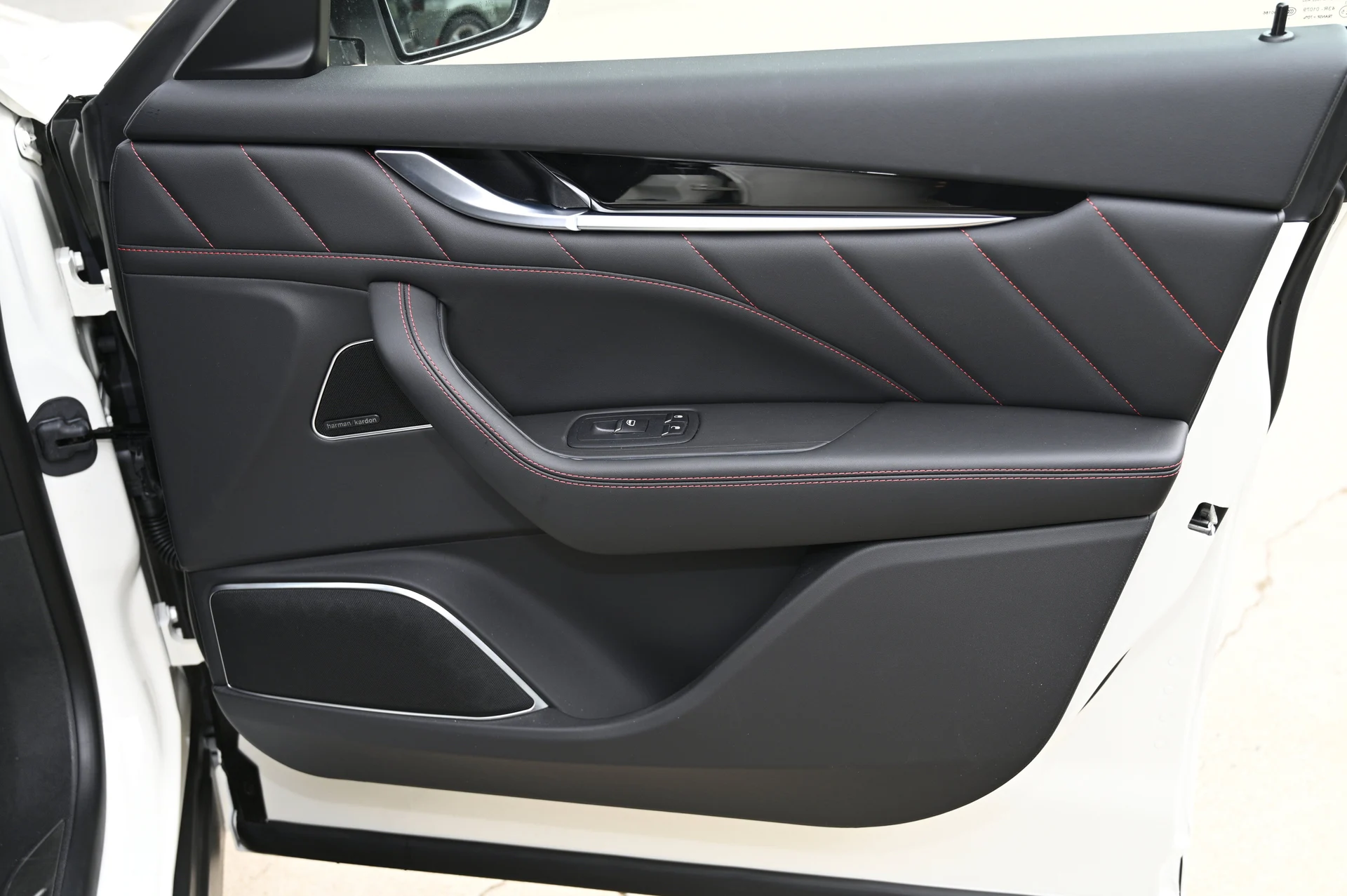 mph050_2075235062_6d1f02ba093648d691992a942f7dfa0f_12a9368708