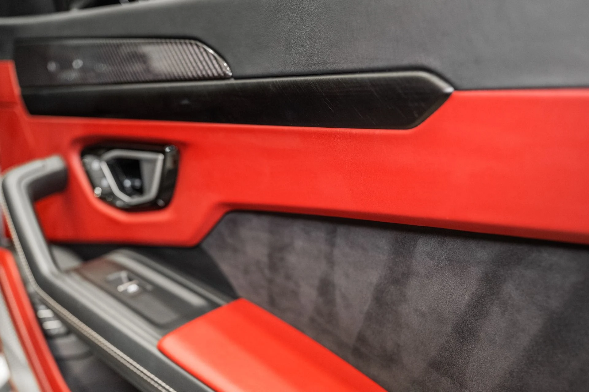 mph050_2083013559_Used_2024_Lamborghini_Urus_S_1773253440_2f4f85c104