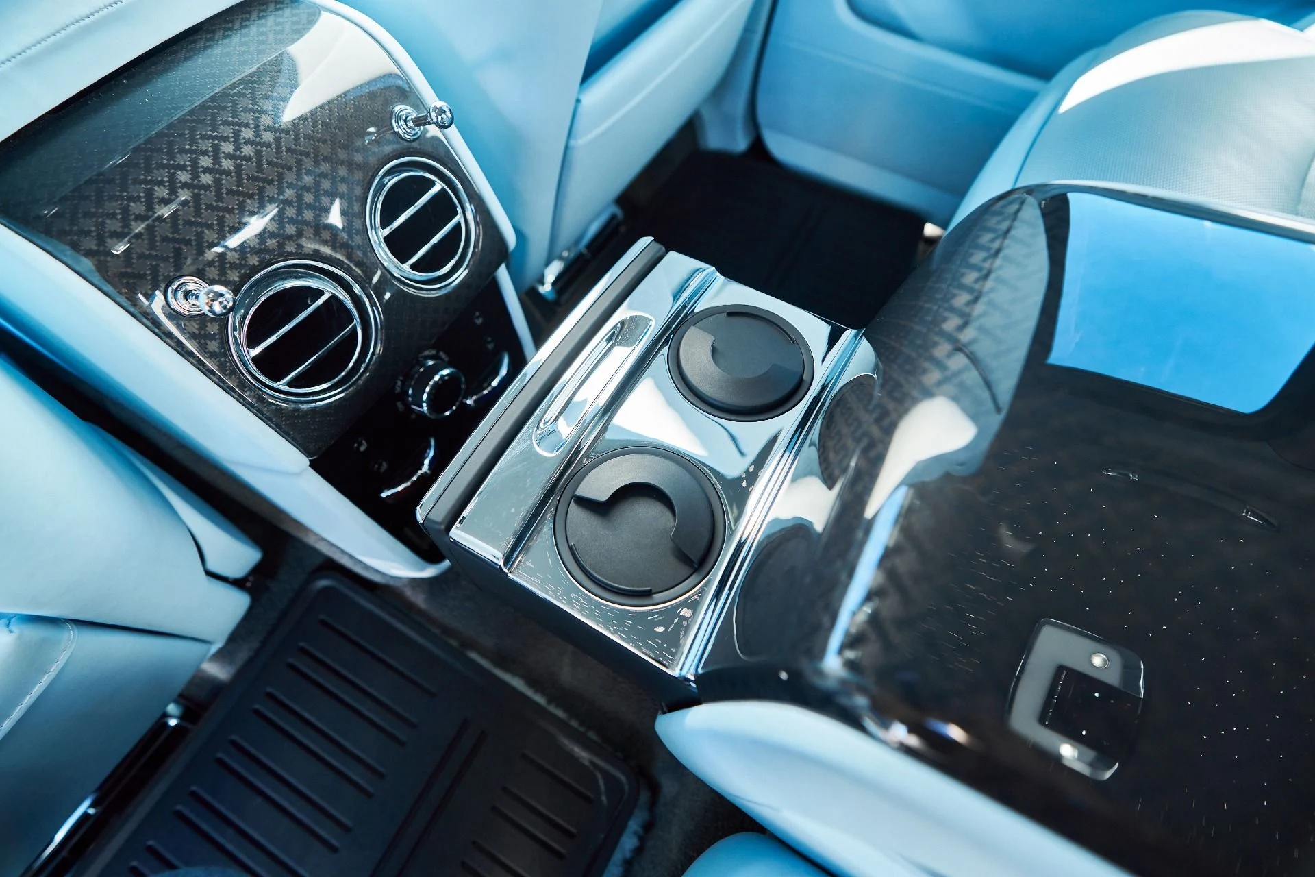 mph050_2126733270_Used_2022_Rolls_Royce_Cullinan_Black_Badge_1765411099_9e4695c258