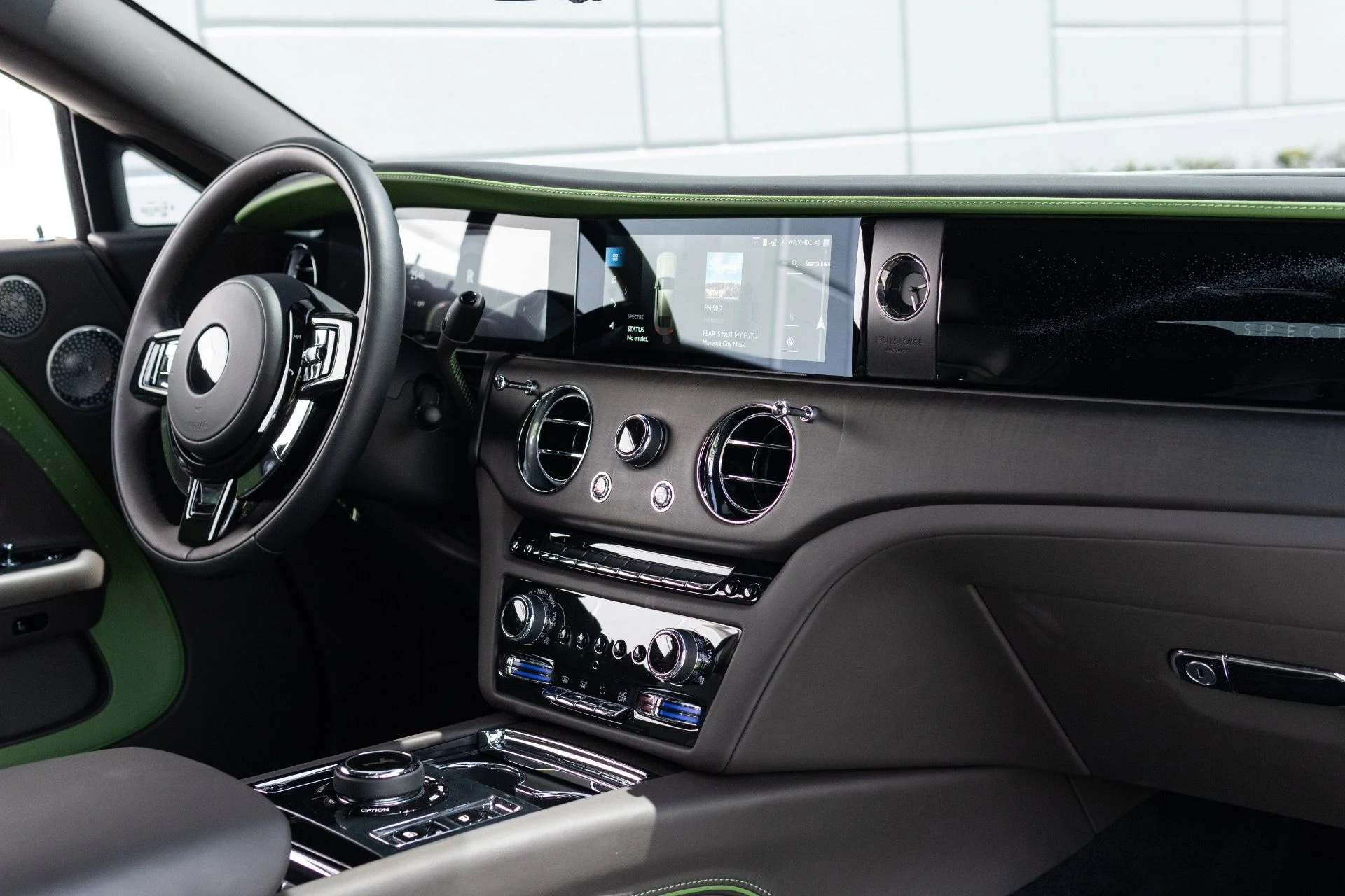 mph050_2141706004_Used_2024_Rolls_Royce_Spectre_1775023108_b2f696dbf2