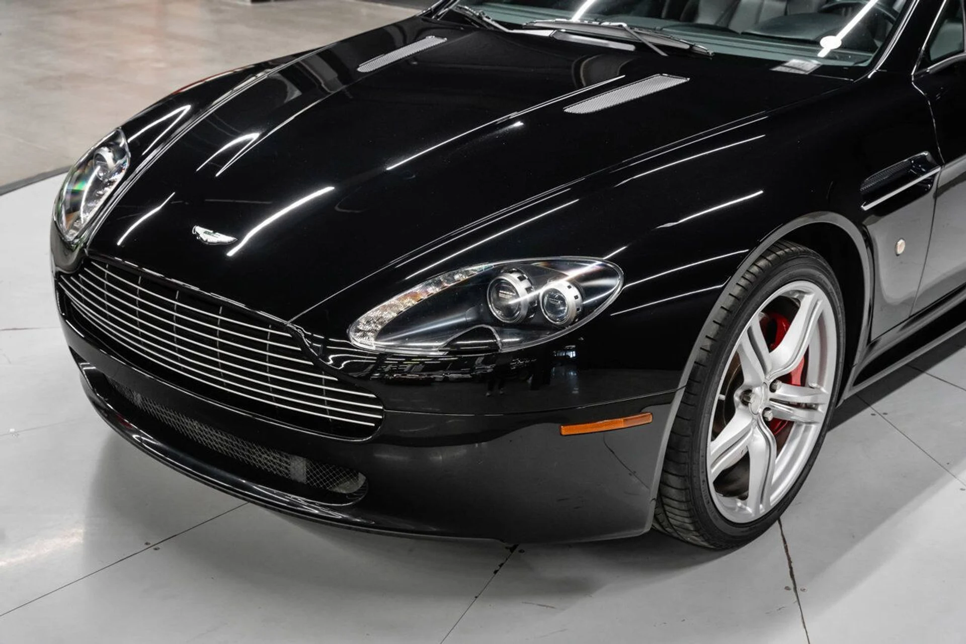 mph050_2152986711_aston_martin_vantage_2008_d7292b9d7f