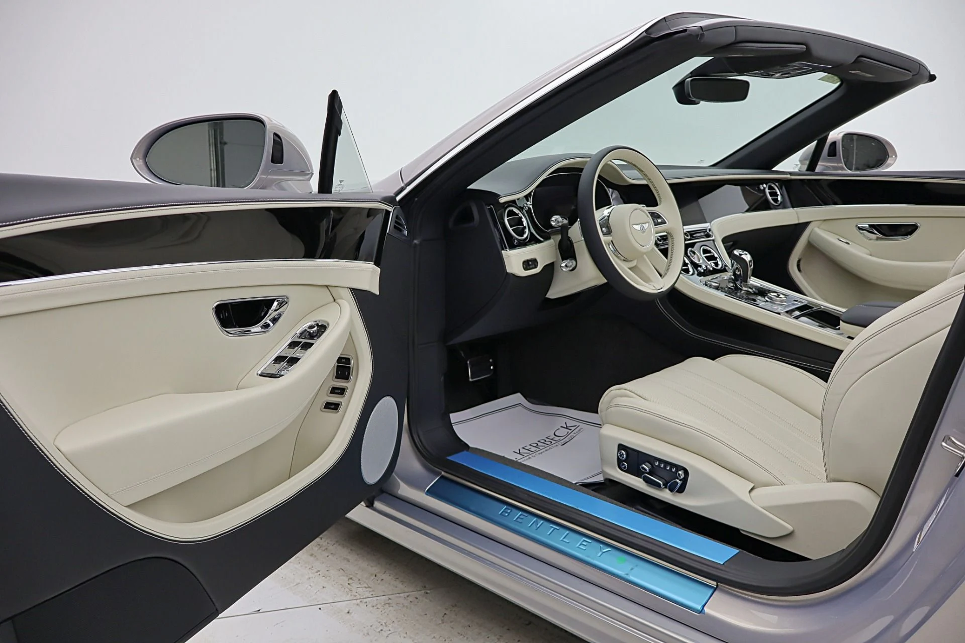 mph050_2169290067_New_2026_Bentley_Continental_GTC_b3b3175eb1