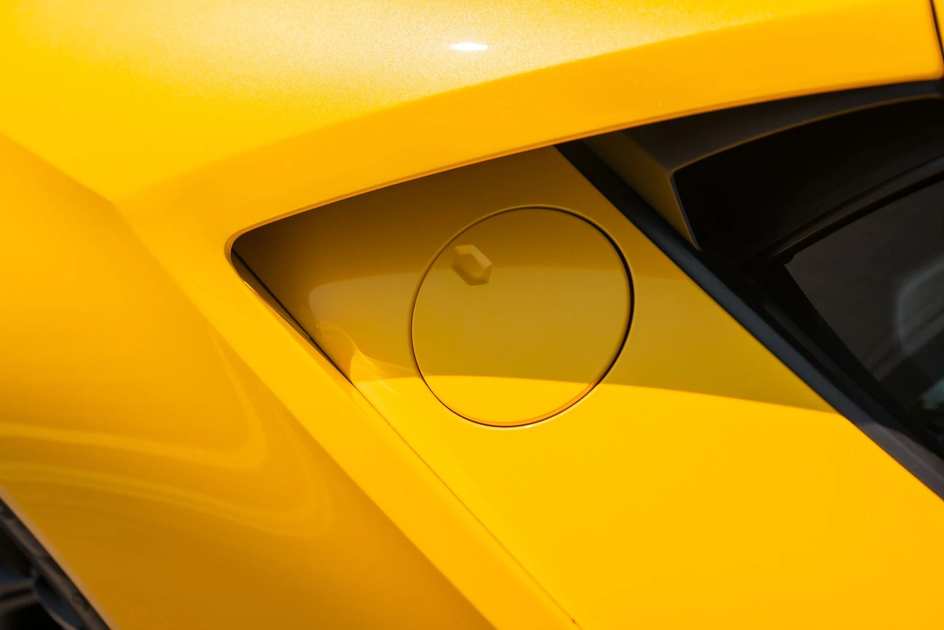 mph050_217154749_Used_2018_Lamborghini_Huracan_LP_580_2_1762289033_34de32e67d