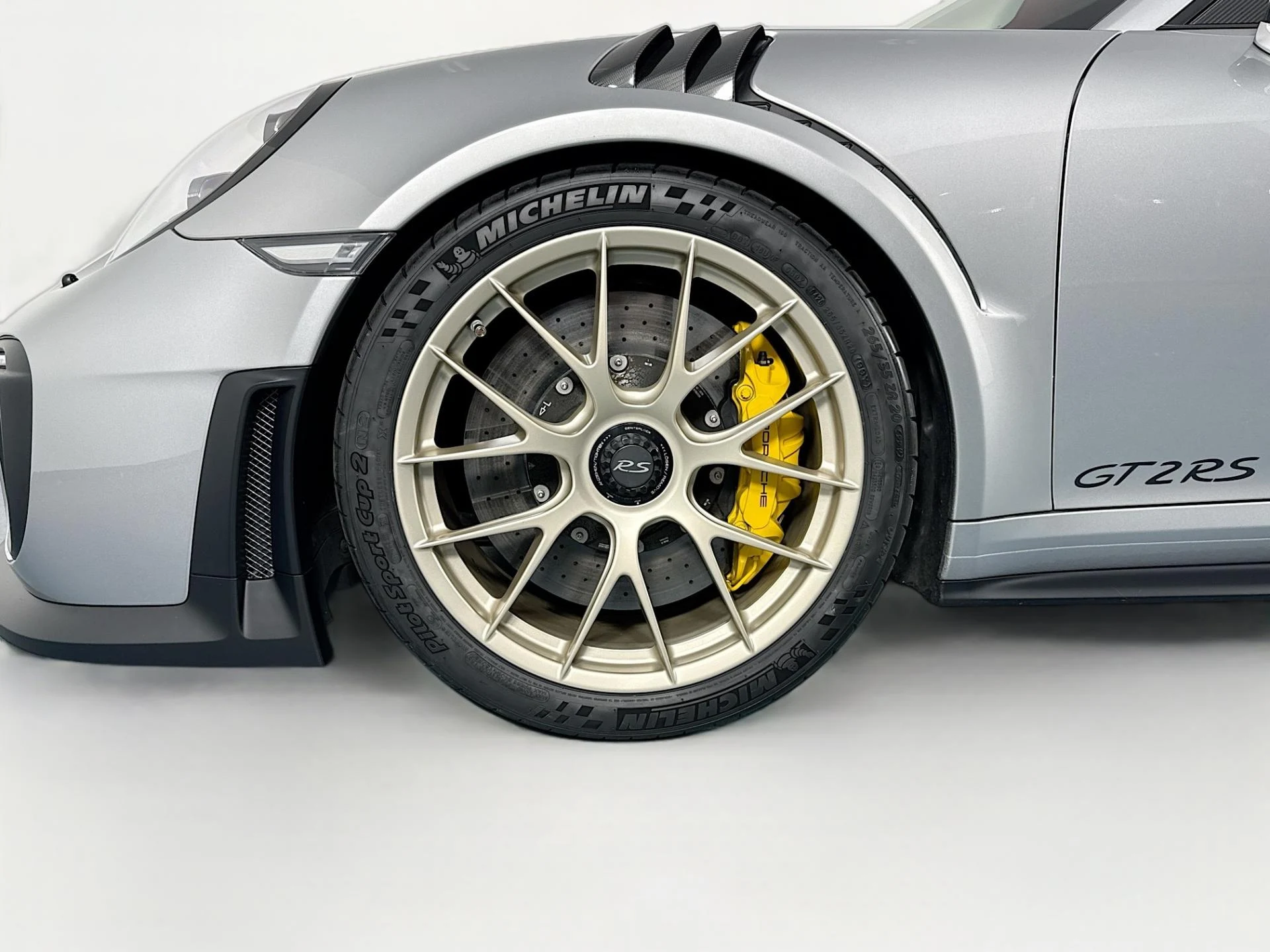 mph050_2175832144_Used_2018_Porsche_911_GT_2_RS_1784762998_113882d35b
