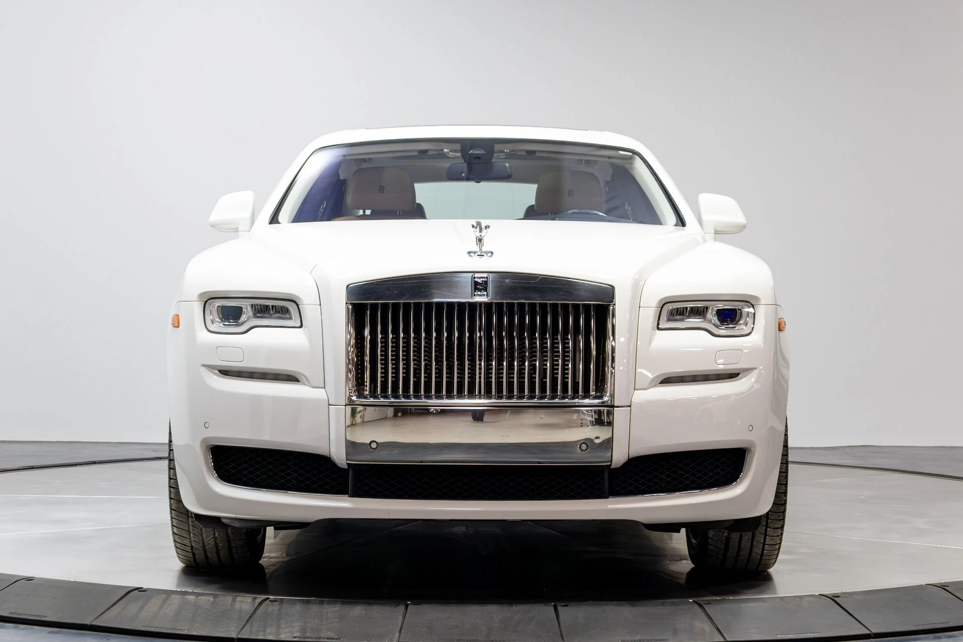 mph050_2198836355_Used_2017_Rolls_Royce_Ghost_1774888920_1be9e48470