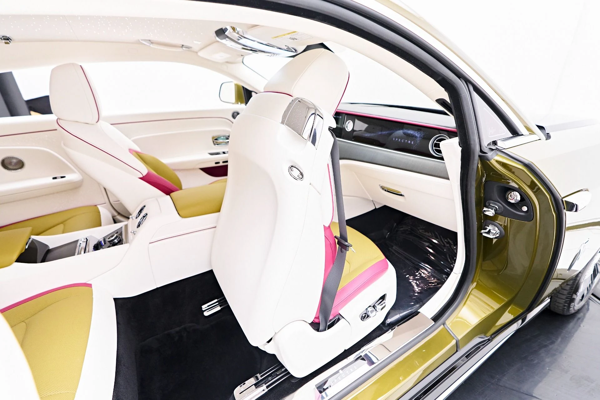 mph050_2219044335_Used_2024_Rolls_Royce_Spectre_1753235106_e31a2489f4