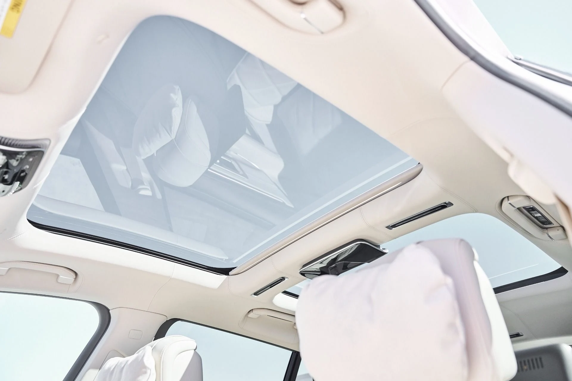 mph050_2241699863_Used_2025_Mercedes_Benz_EQS_Maybach_EQS_680_1773365876_202658199b