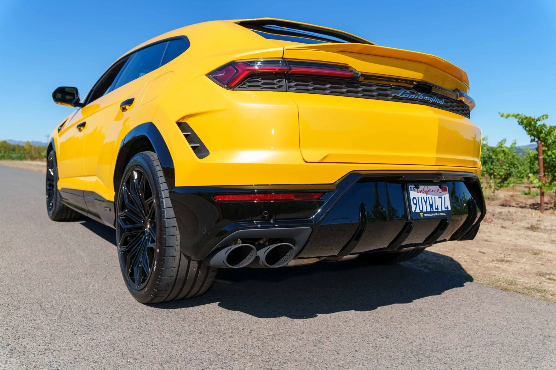 mph050_2247697633_Used_2025_Lamborghini_Urus_SE_1759793261_e662d3feaa