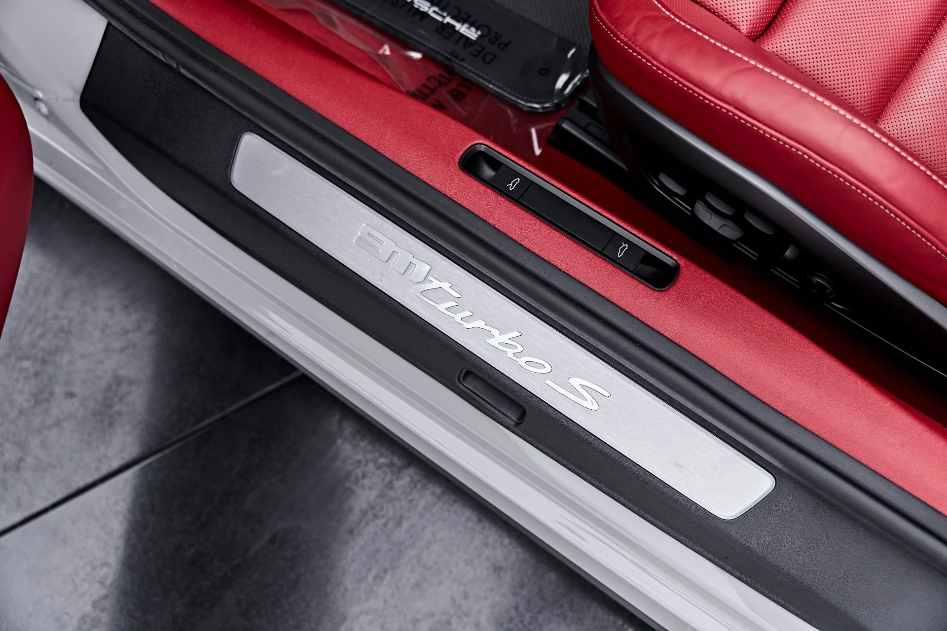 mph050_2261986548_Used_2024_Porsche_911_Turbo_S_1790987965_baf5d5c59c