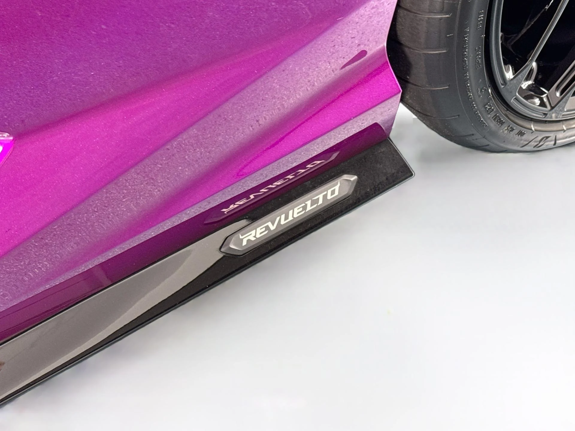 mph050_2293633440_Used_2024_Lamborghini_Revuelto_1787336731_db3763bf9e