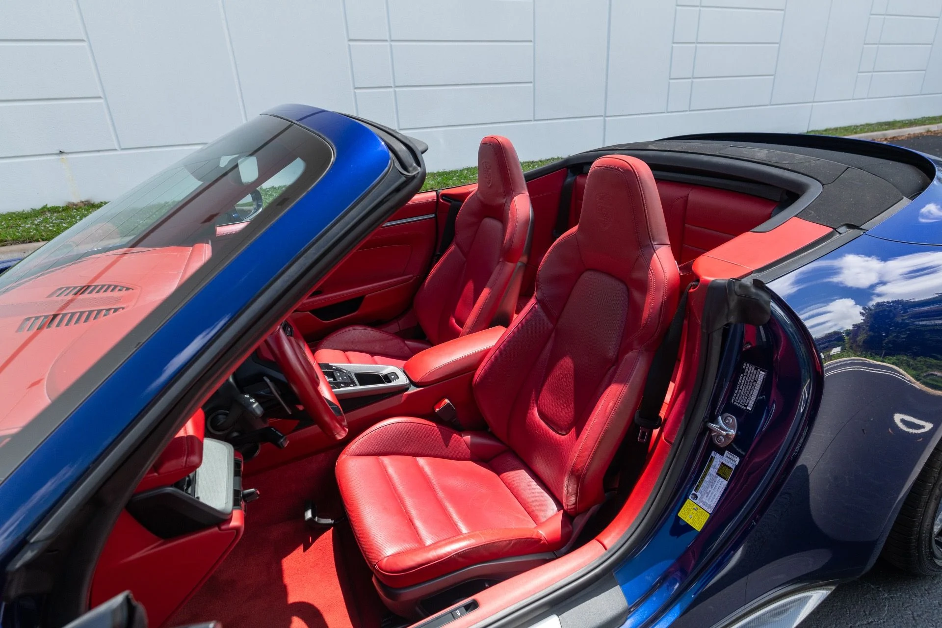 mph050_2297524111_Used_2021_Porsche_911_Carrera_1775497078_b8c9457628