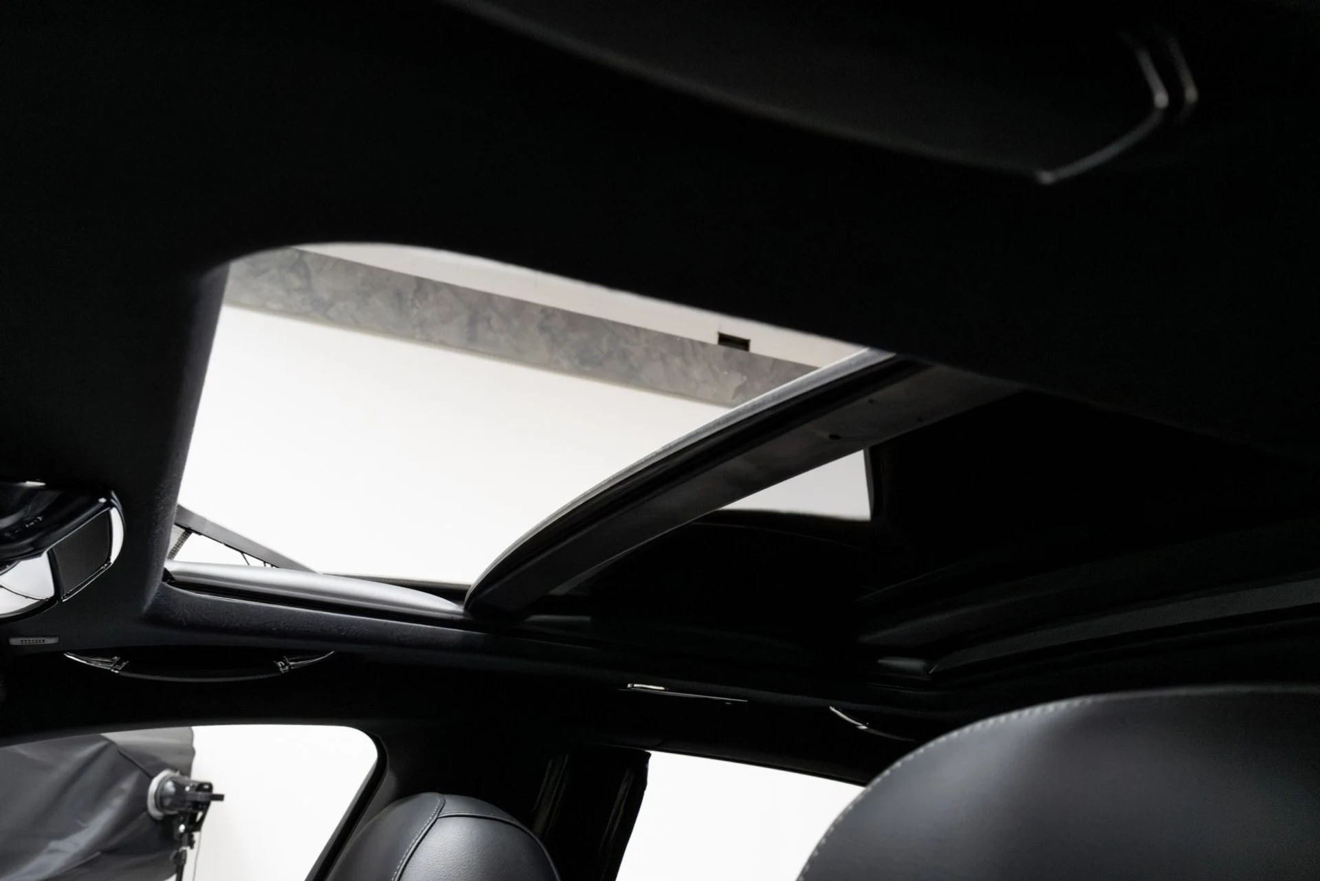 mph050_2306558393_Used_2011_Rolls_Royce_Ghost_Base_1762877304_7a1a602ac8