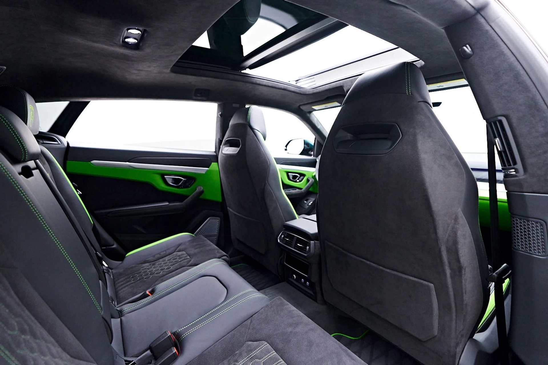 mph050_232833582_Used_2024_Lamborghini_Urus_S_1745956869_097186bba5