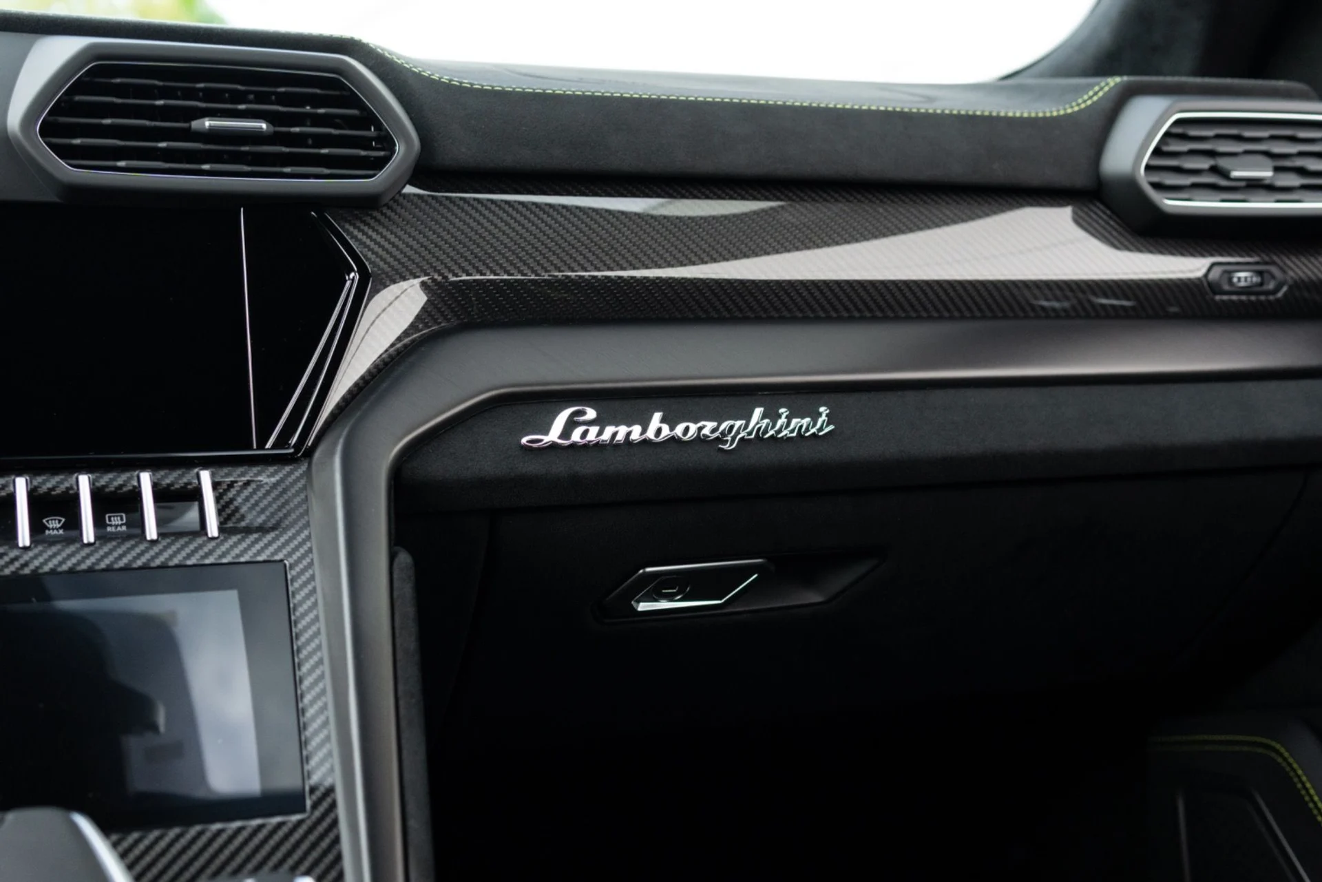 mph050_2339192410_Used_2024_Lamborghini_Urus_Performante_1774062479_e12e65258a