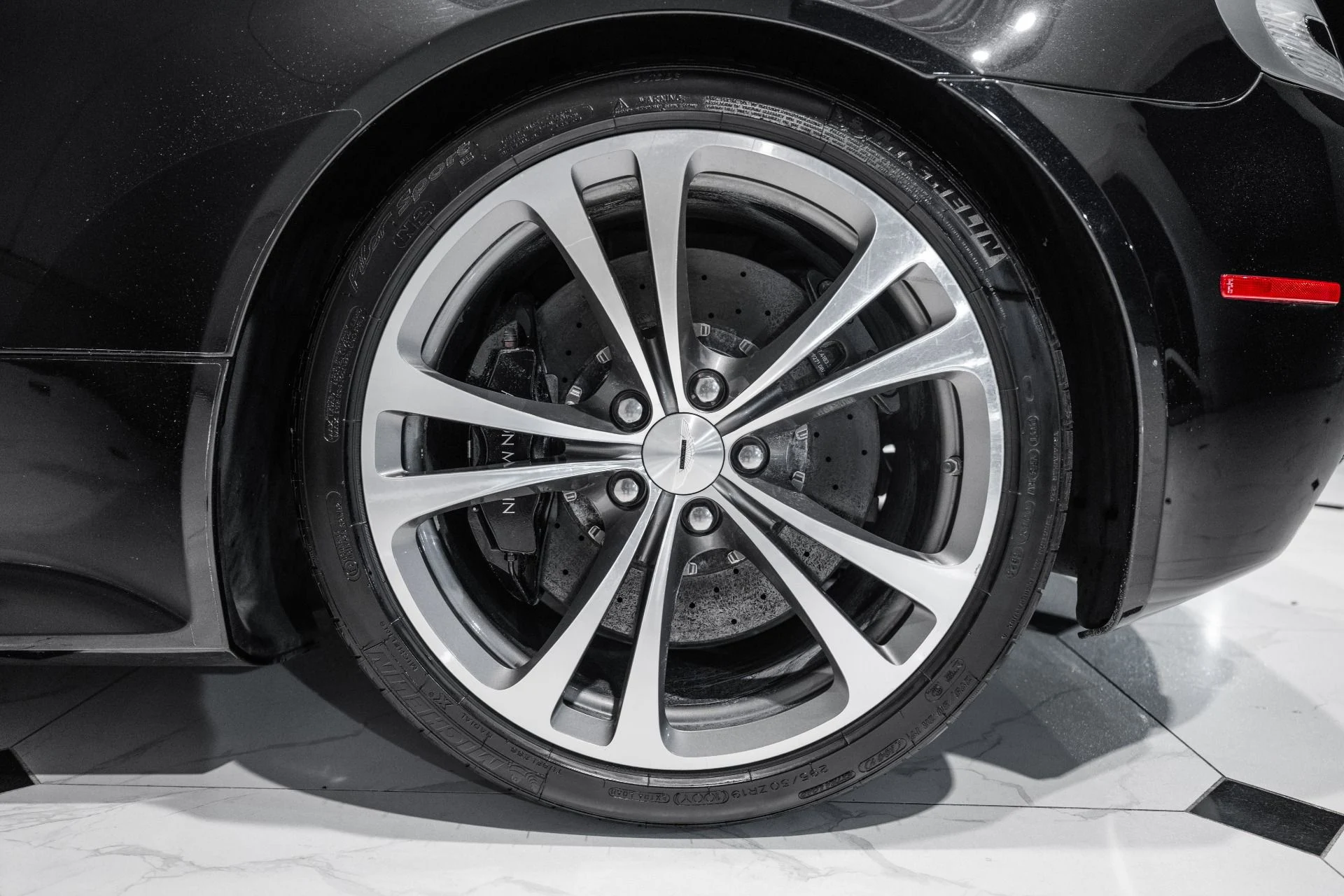 mph050_2347860425_Used_2011_Aston_Martin_V12_Vantage_1762183015_acce30e9b4