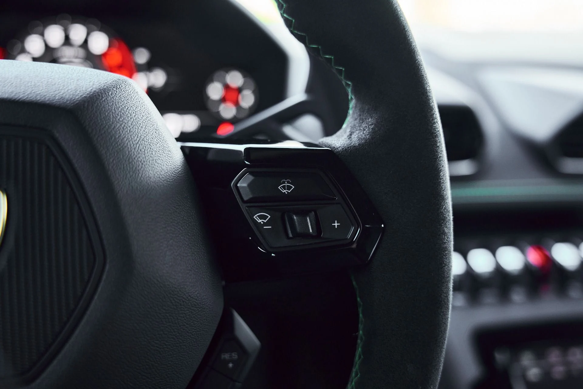 mph050_2366751953_Used_2024_Lamborghini_Huracan_Sterrato_Base_1774300152_5523d7f35c