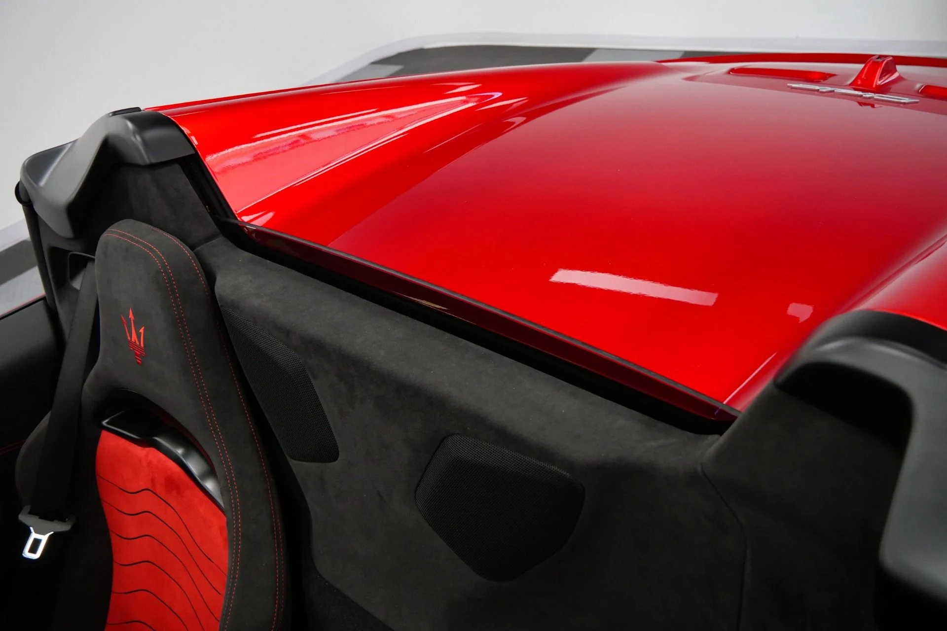 mph050_2367405889_Used_2023_Maserati_MC_20_Cielo_1598_Miles_Carbon_Ceramic_Brakes_Interior_Exterior_Carbon_Packages_1776351589_438ae30b4b