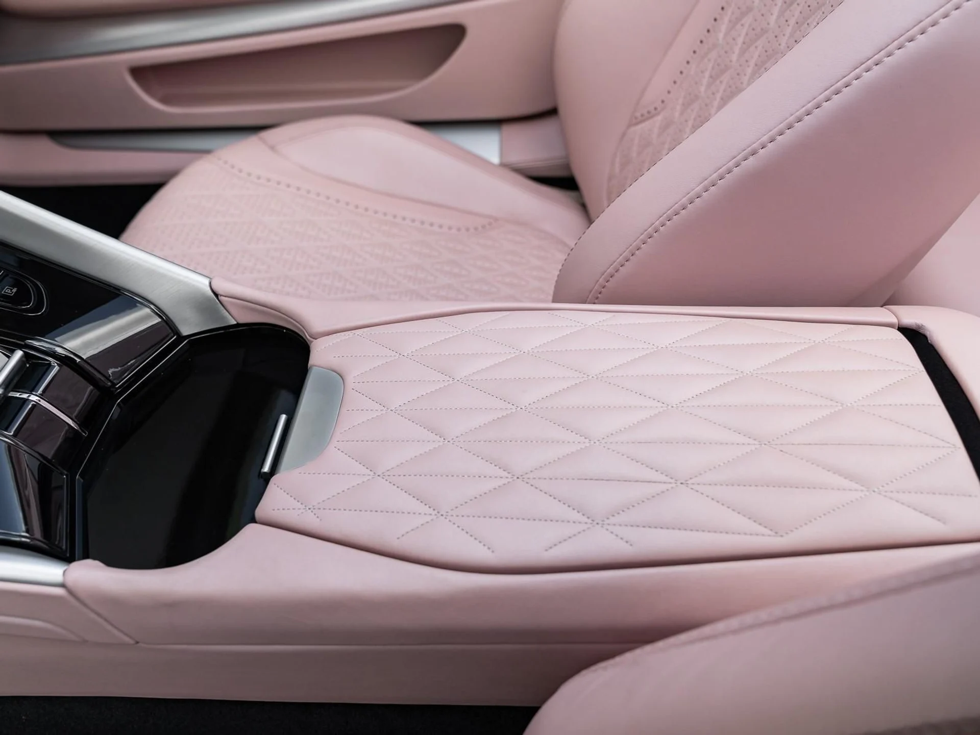 mph050_2394326429_Used_2025_Aston_Martin_DB_12_1761167169_90a9f95ae2