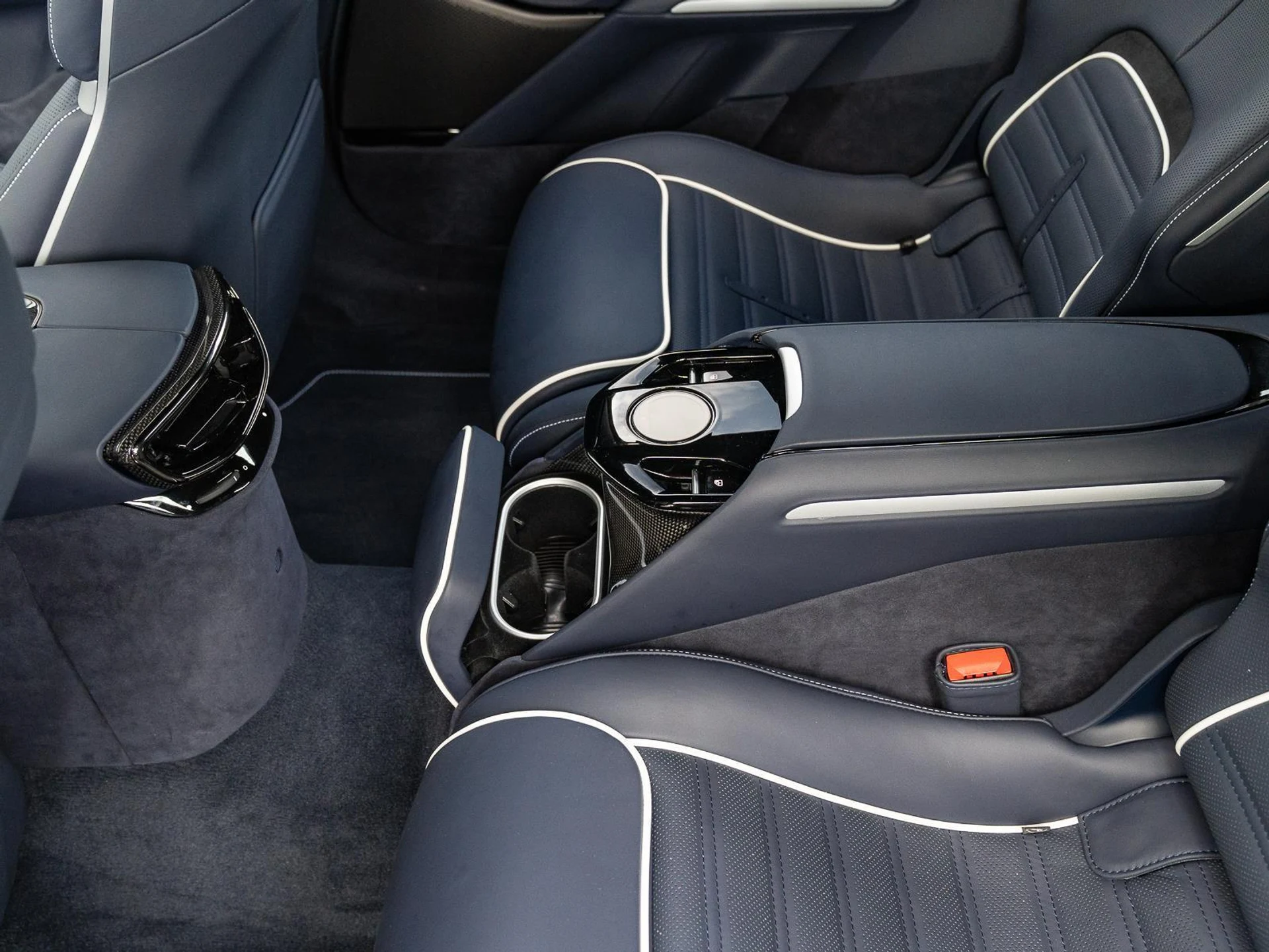 mph050_2396401290_Used_2025_Ferrari_Purosangue_AWD_1768385492_2ff93e44c2