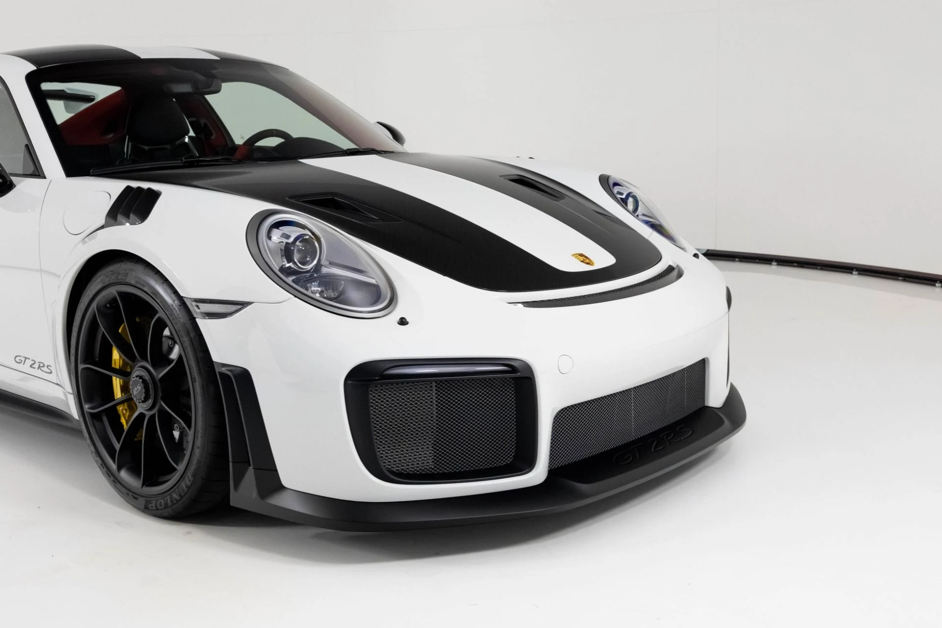 mph050_2403351580_Used_2018_Porsche_911_GT_2_RS_1763508422_0007de1fef