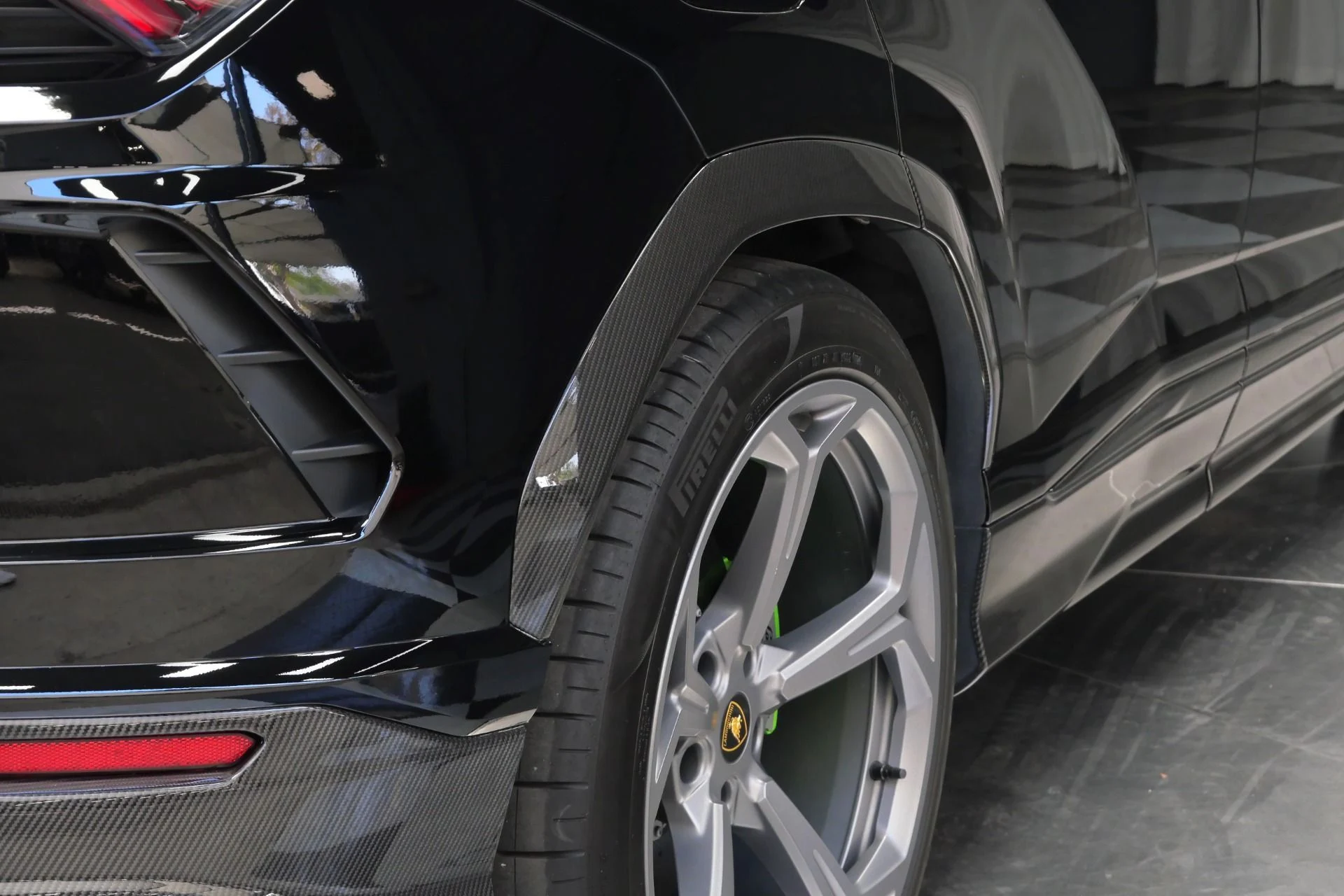 mph050_2407868796_Used_2022_Lamborghini_Urus_1761576878_a9f79d8a98
