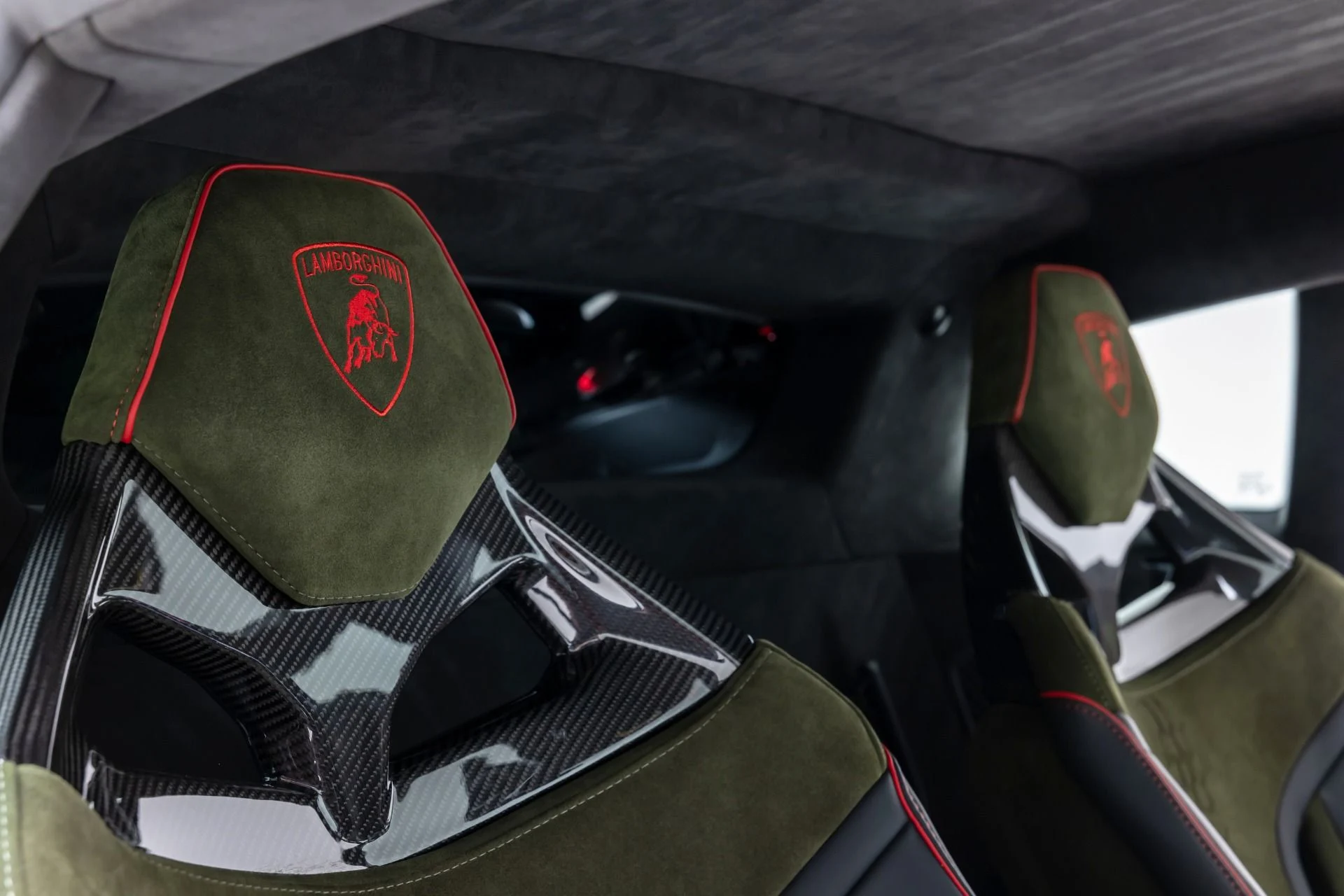 mph050_2425219644_Used_2024_Lamborghini_Huracan_Sterrato_1765391926_7499269ce7