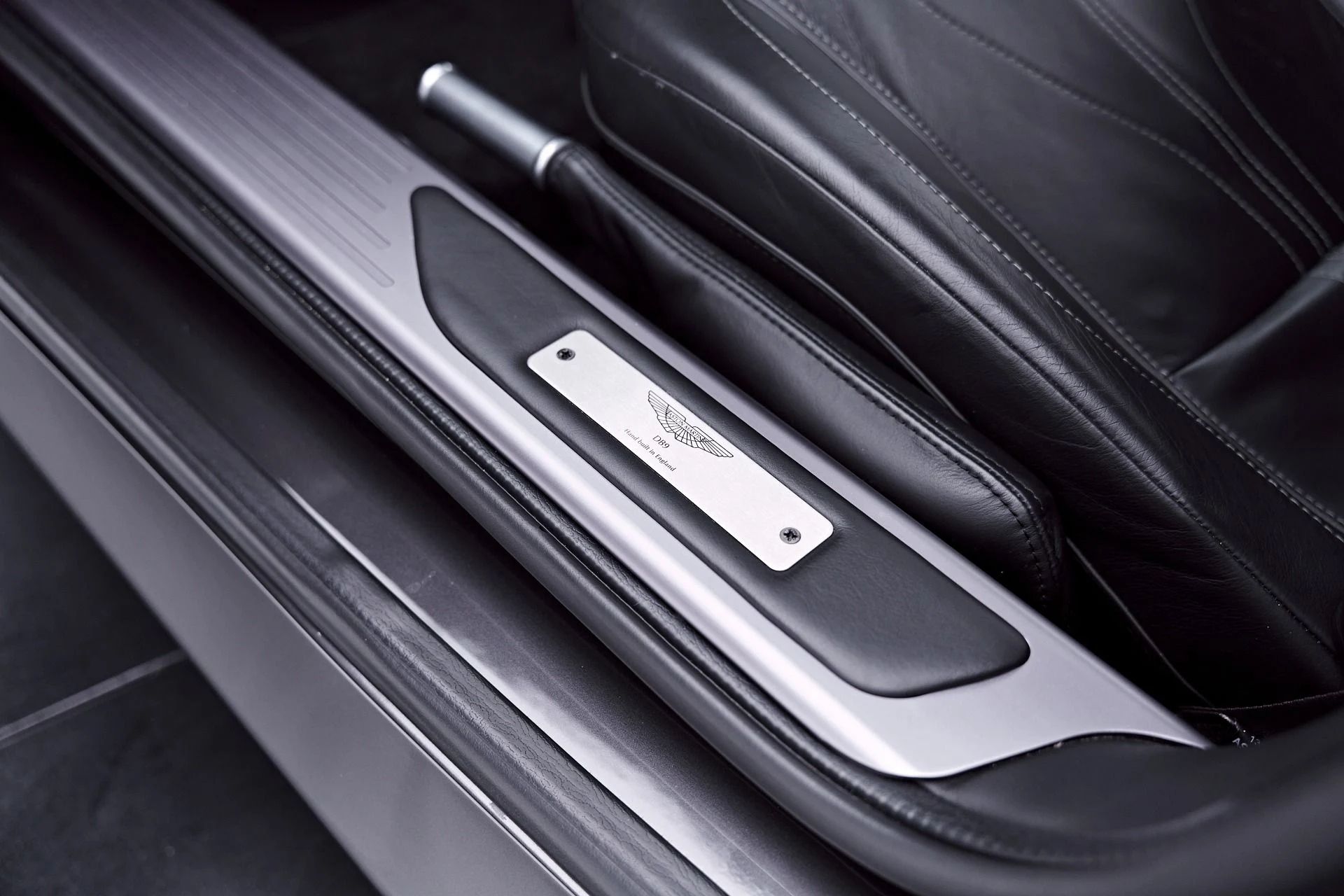 mph050_2431001202_Used_2014_Aston_Martin_DB_9_Base_1780969085_8b12c9fd8a