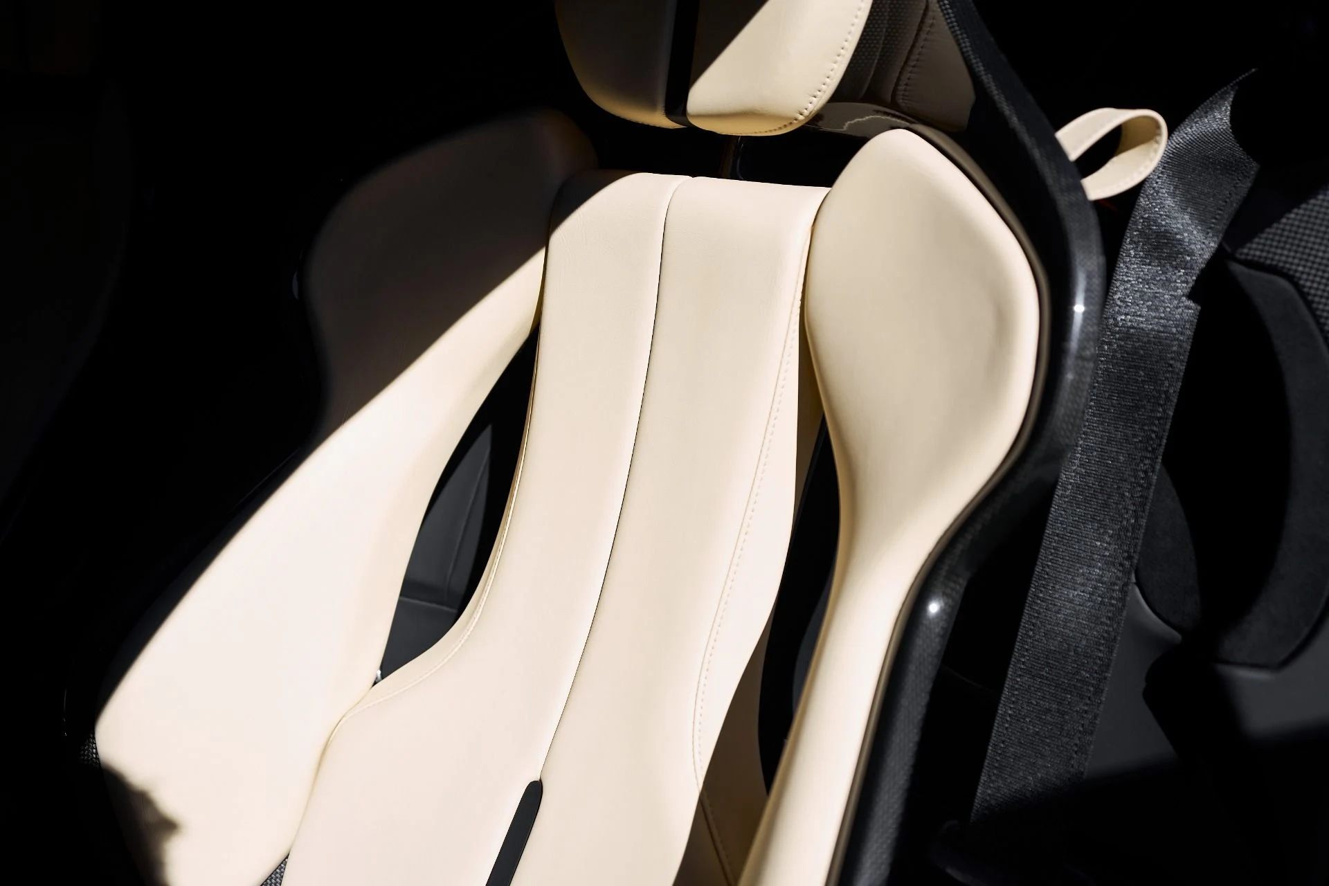 mph050_2431496828_Used_2022_Ferrari_SF_90_Stradale_Base_1760227014_e56823f8f1