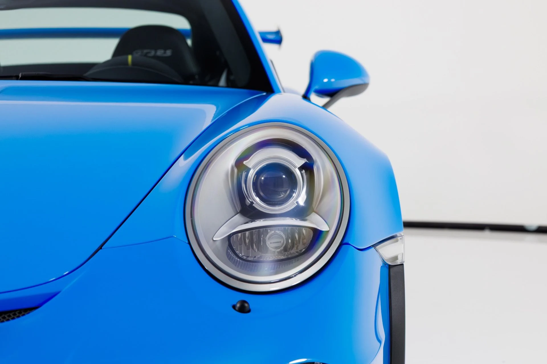 mph050_2437090357_Used_2016_Porsche_911_GT_3_RS_1769037890_3d05389251